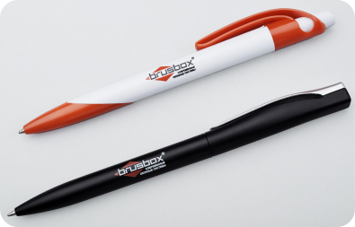 Брендирование сувениров для мероприятий: как привлечь внимание к вашему стенду и запомниться участникам