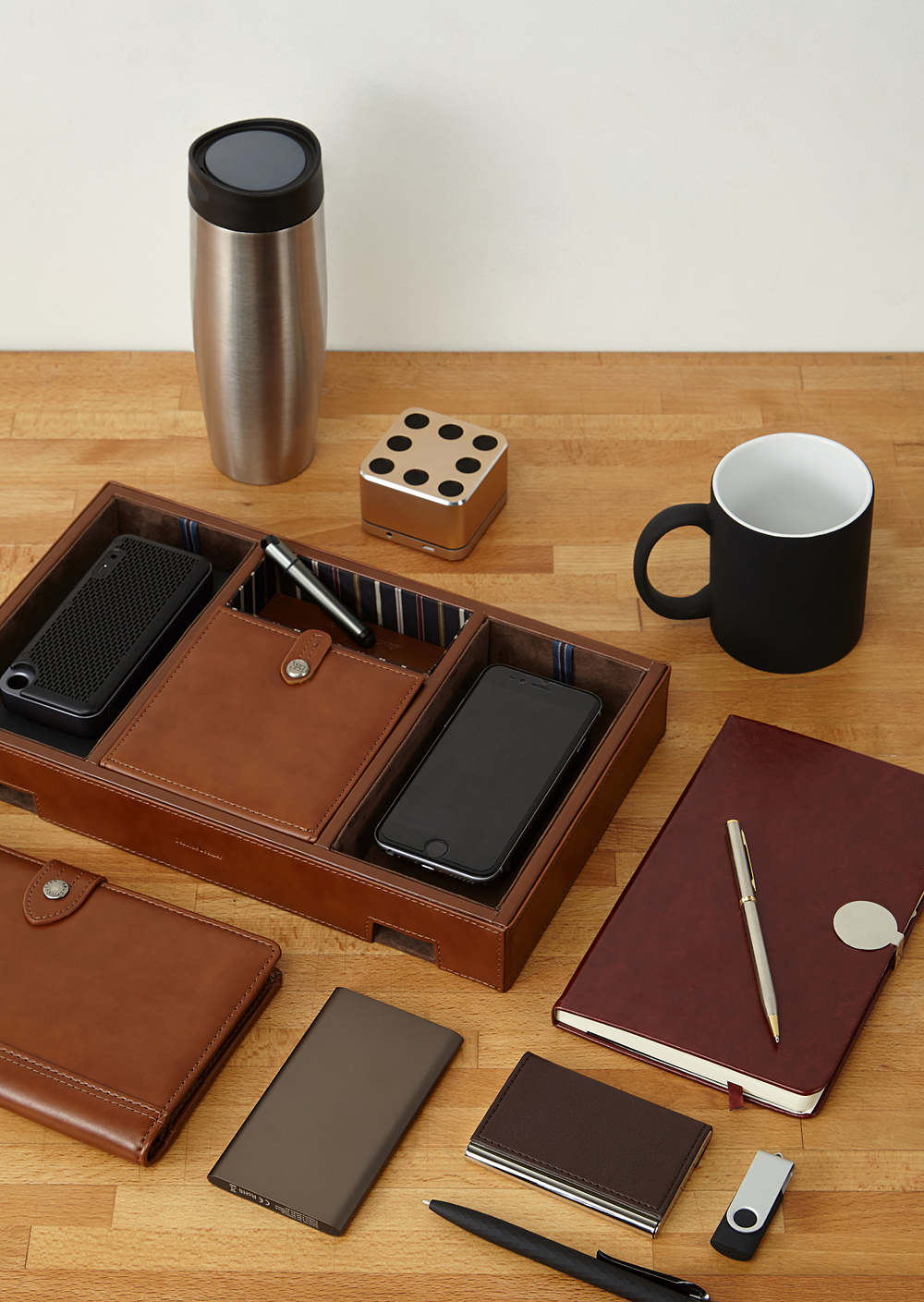 Брендированные подарки для B2B: как произвести впечатление на партнеров и лиц, принимающих решения