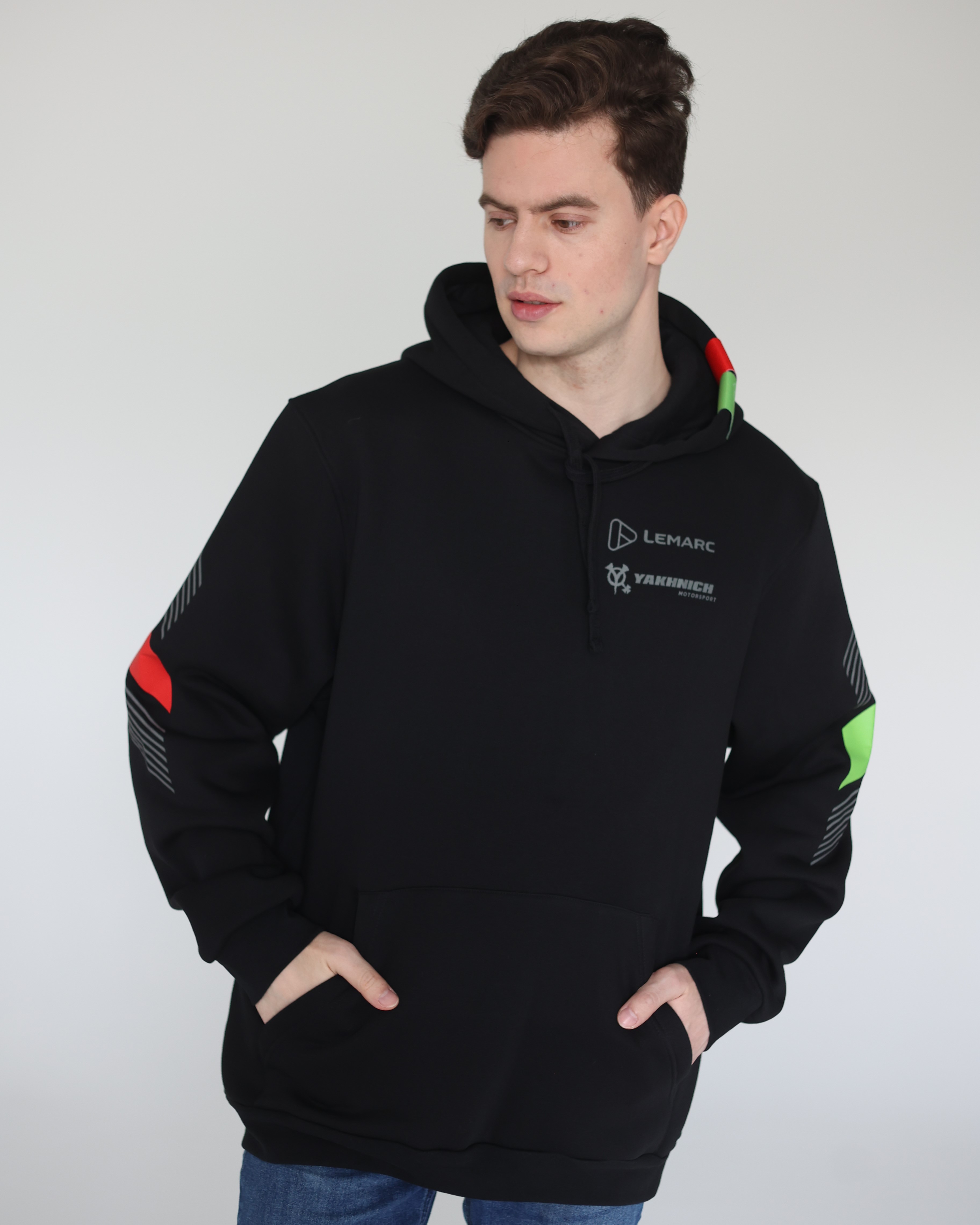 Толстовка с логотипом – не только для IT: как адаптировать самый уютный мерч под любую отрасль