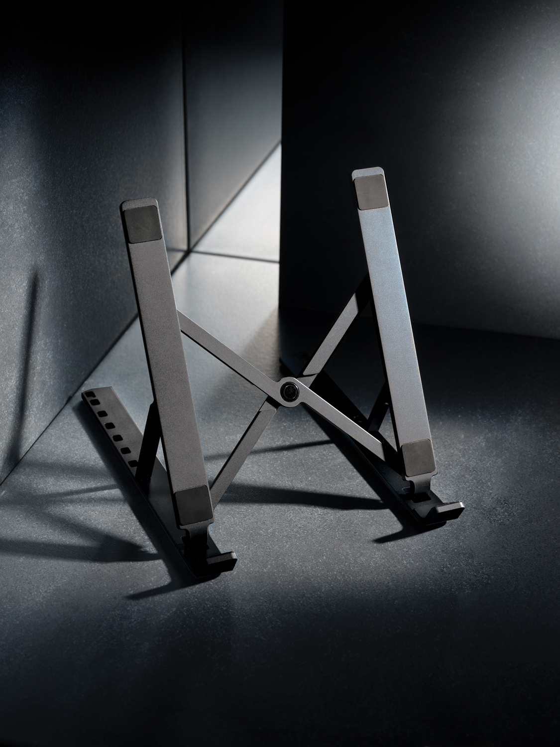 Подставка для ноутбука/планшета Terra из переработанного алюминия RCS (Изображение 5)