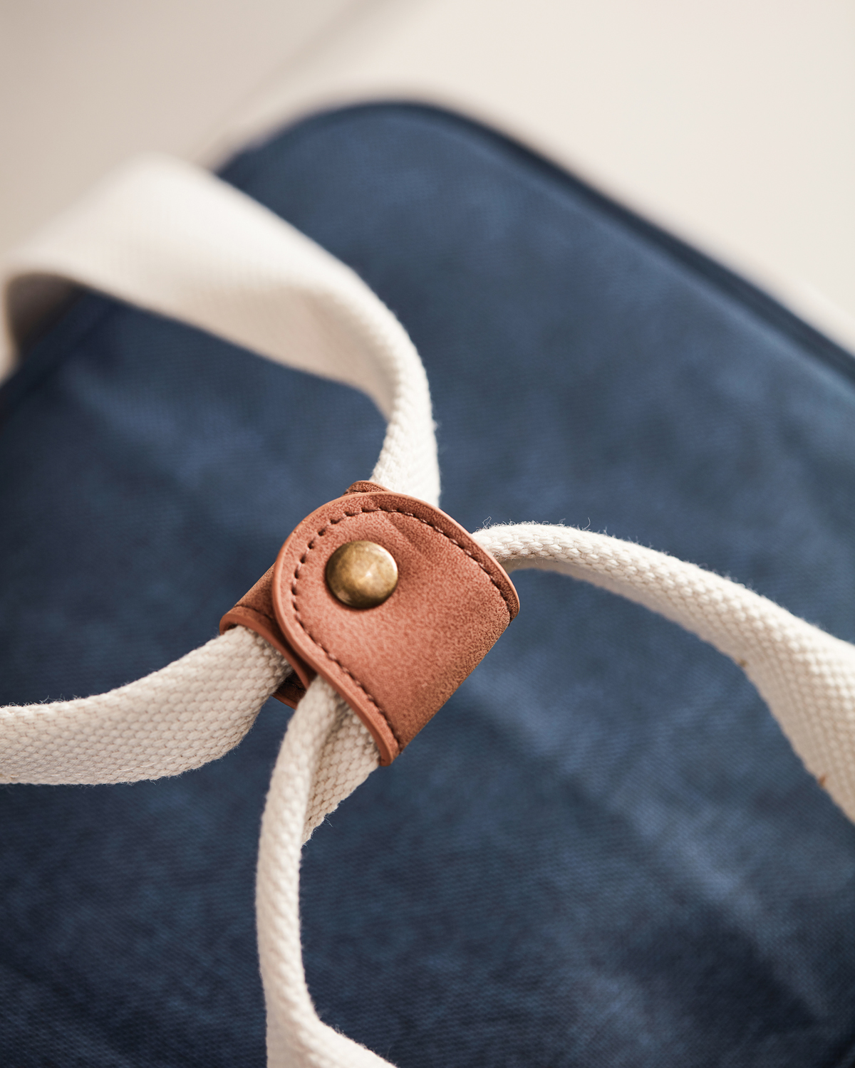 Городская сумка-холодильник VINGA Sortino из rPET (Изображение 9)