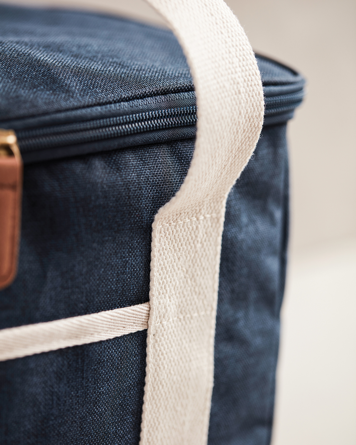 Городская сумка-холодильник VINGA Sortino из rPET (Изображение 10)