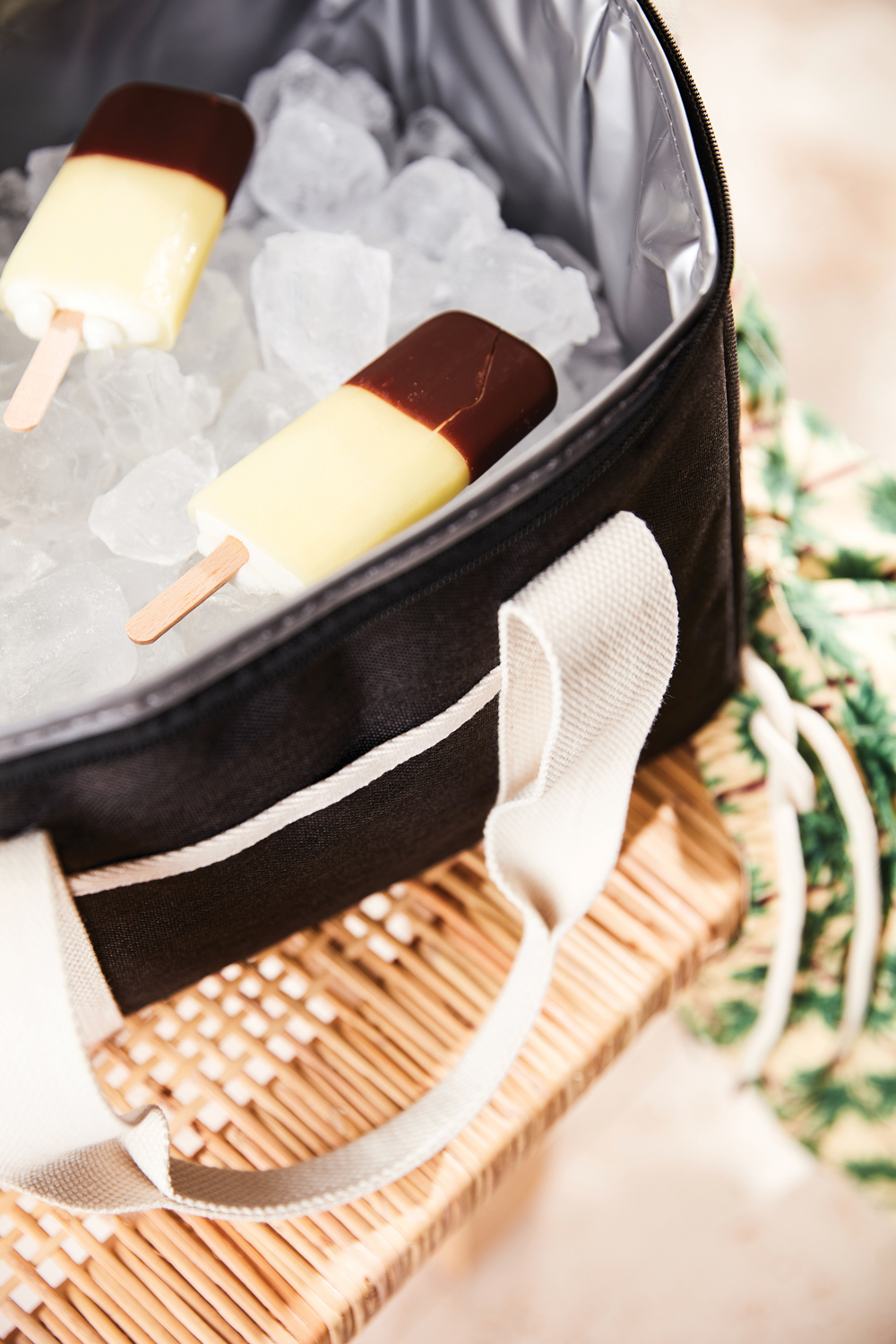 Городская сумка-холодильник VINGA Sortino из rPET (Изображение 10)