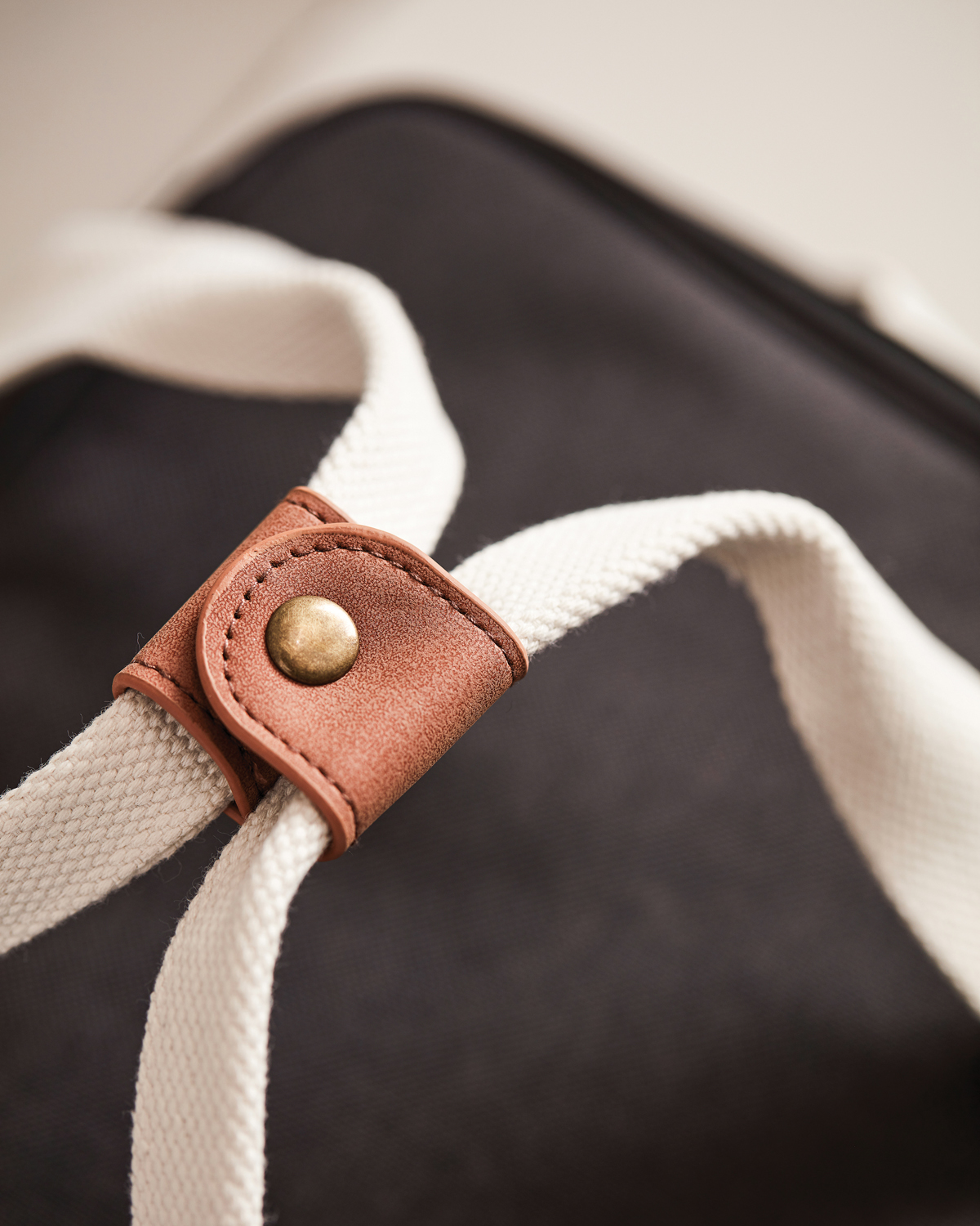 Городская сумка-холодильник VINGA Sortino из rPET (Изображение 12)