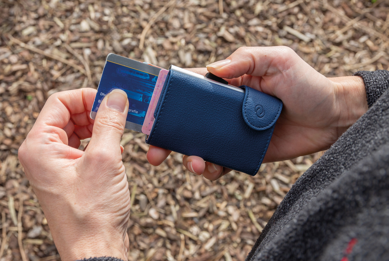 Кошелек с держателем для карт C-Secure RFID, голубой (Изображение 12)