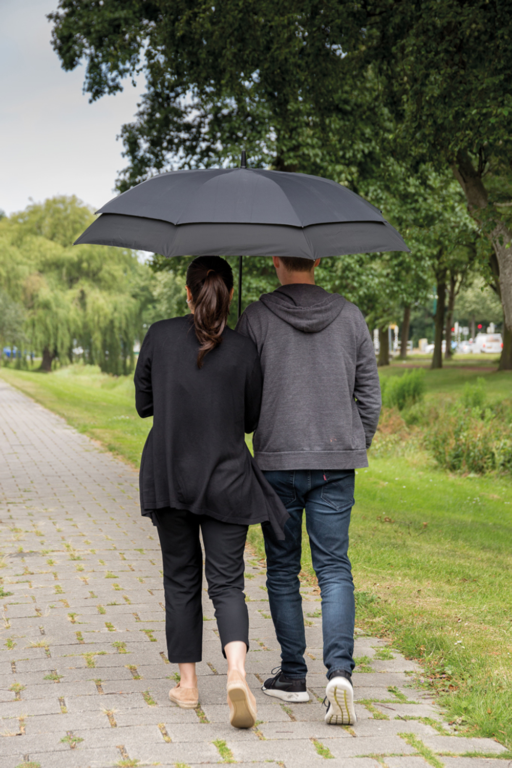 Расширяющийся зонт Swiss Peak из rPET AWARE™, d116-137 см (Изображение 4)