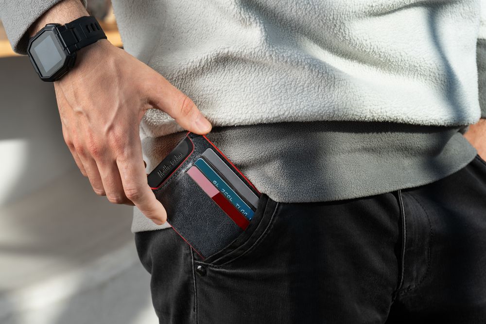 Чехол для карточек Arrival, черный с красным (Изображение 8)