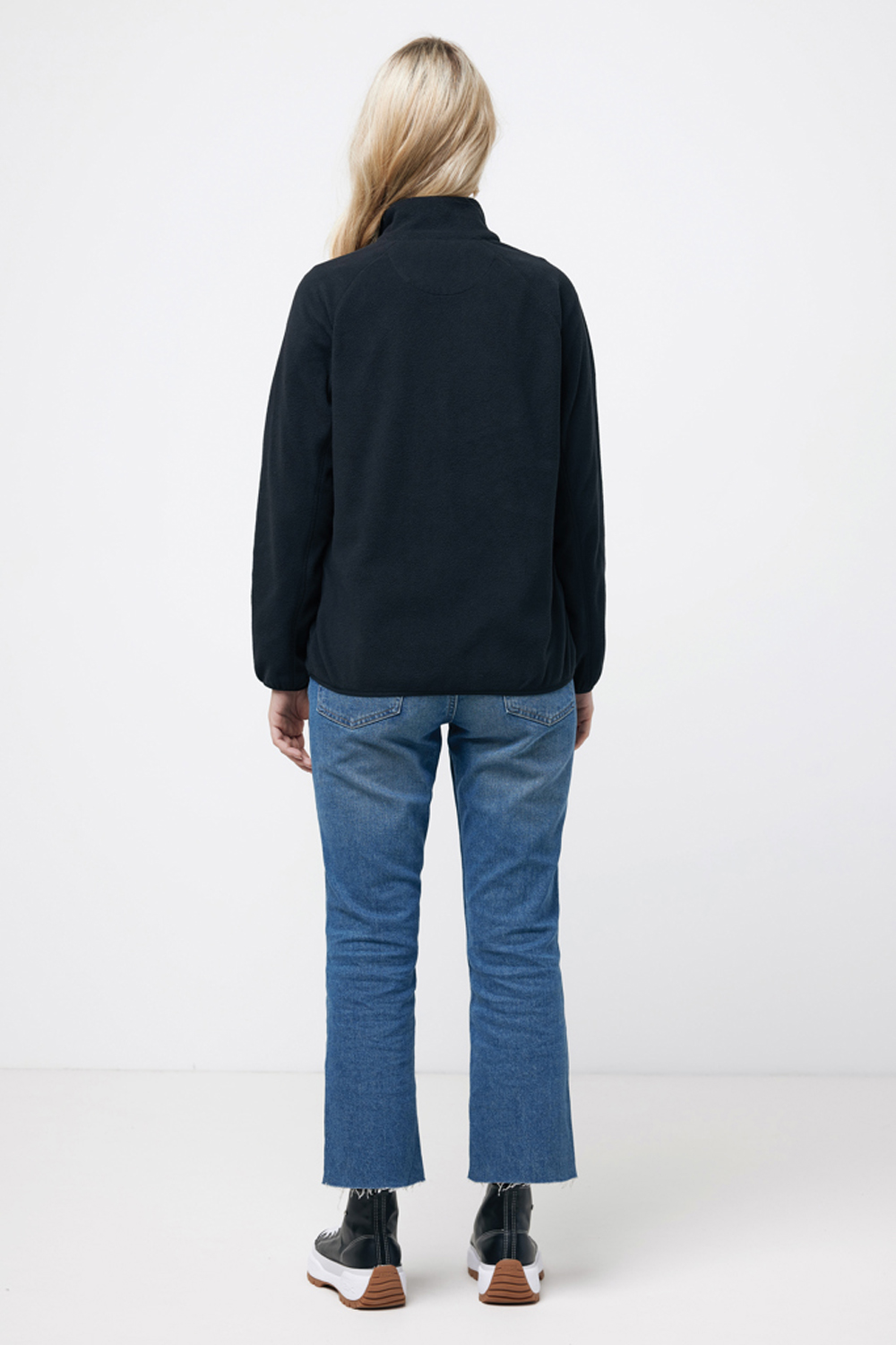 Толстовка Iqoniq Talung из переработанного полиэстера AWARE™, унисекс, 240 г/м² (Изображение 7)