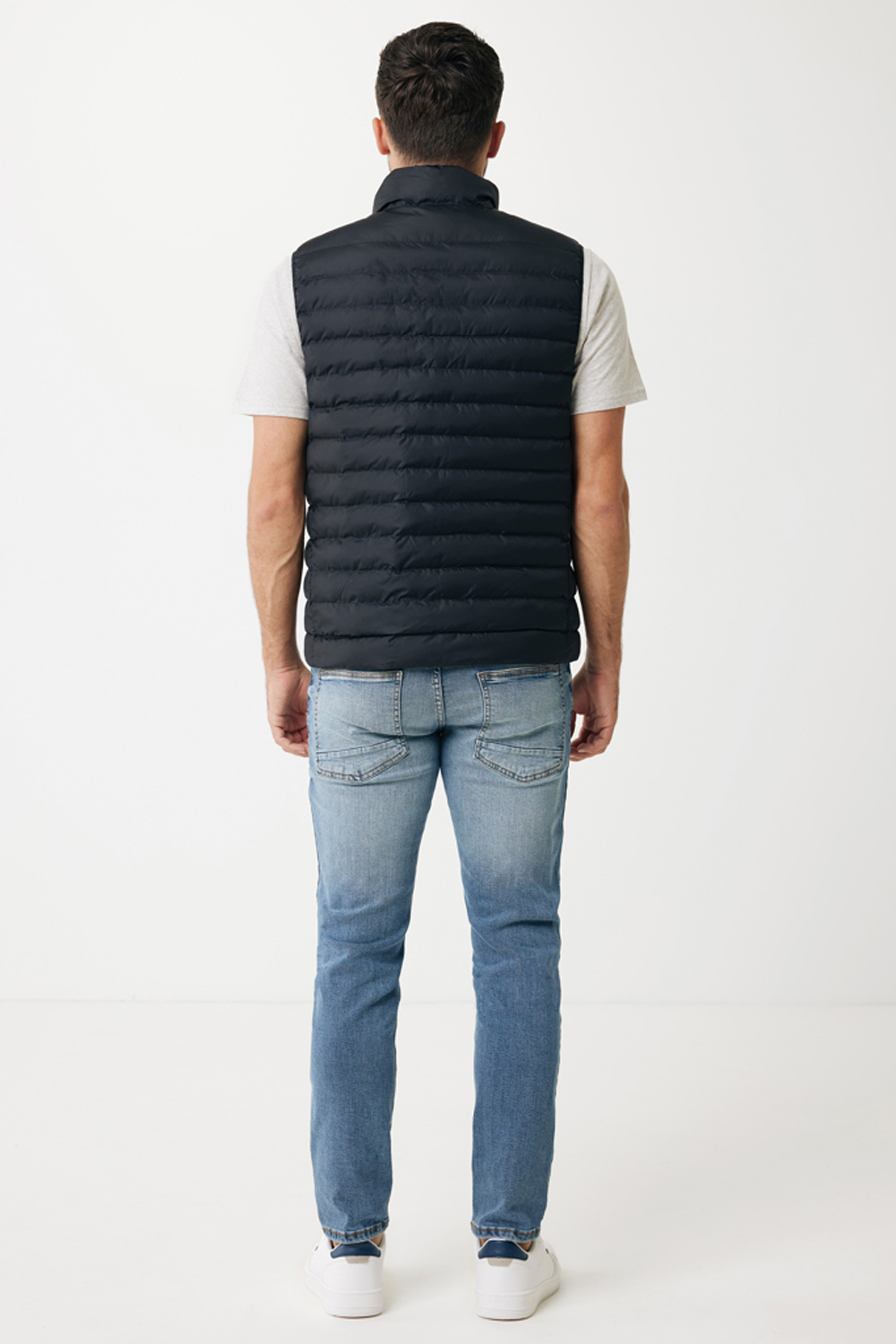 Мужской стеганый жилет Iqoniq Meru из переработанного полиэстера AWARE™, 70 г/м² (Изображение 8)
