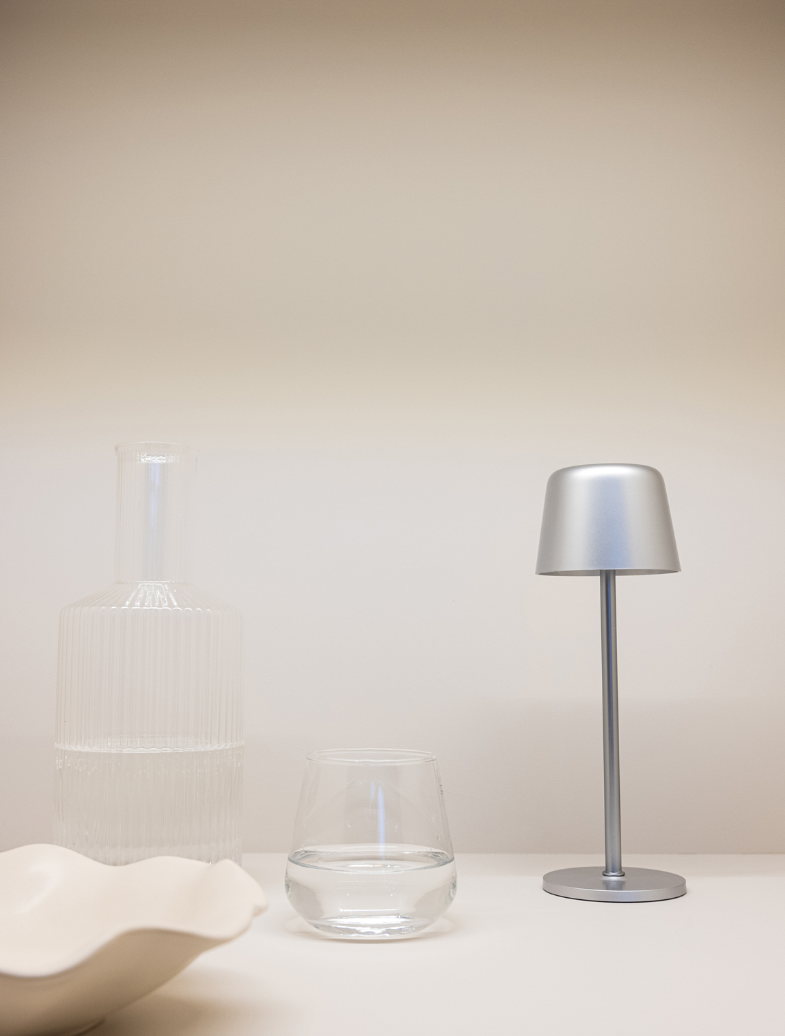 Настольная лампа Zenic из переработанного пластика RCS (Изображение 14)