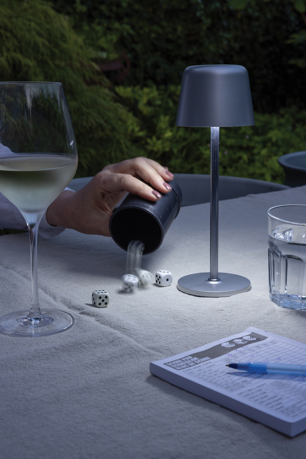 Настольная лампа Zenic из переработанного пластика RCS (Изображение 6)