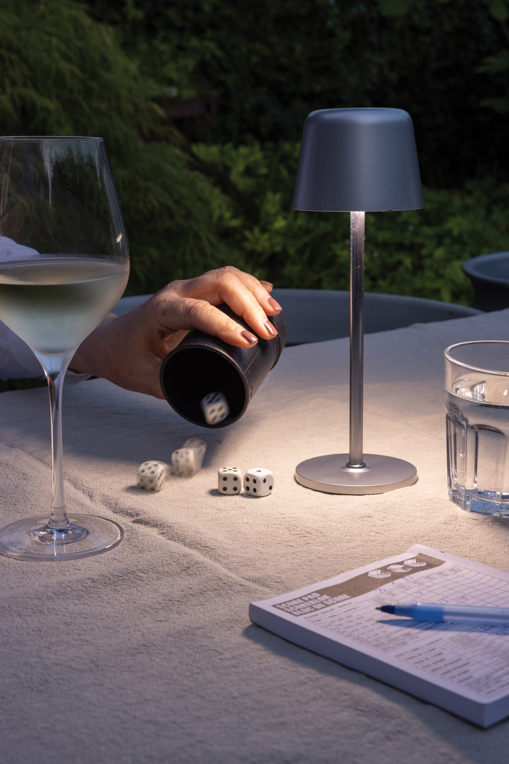 Настольная лампа Zenic из переработанного пластика RCS (Изображение 11)