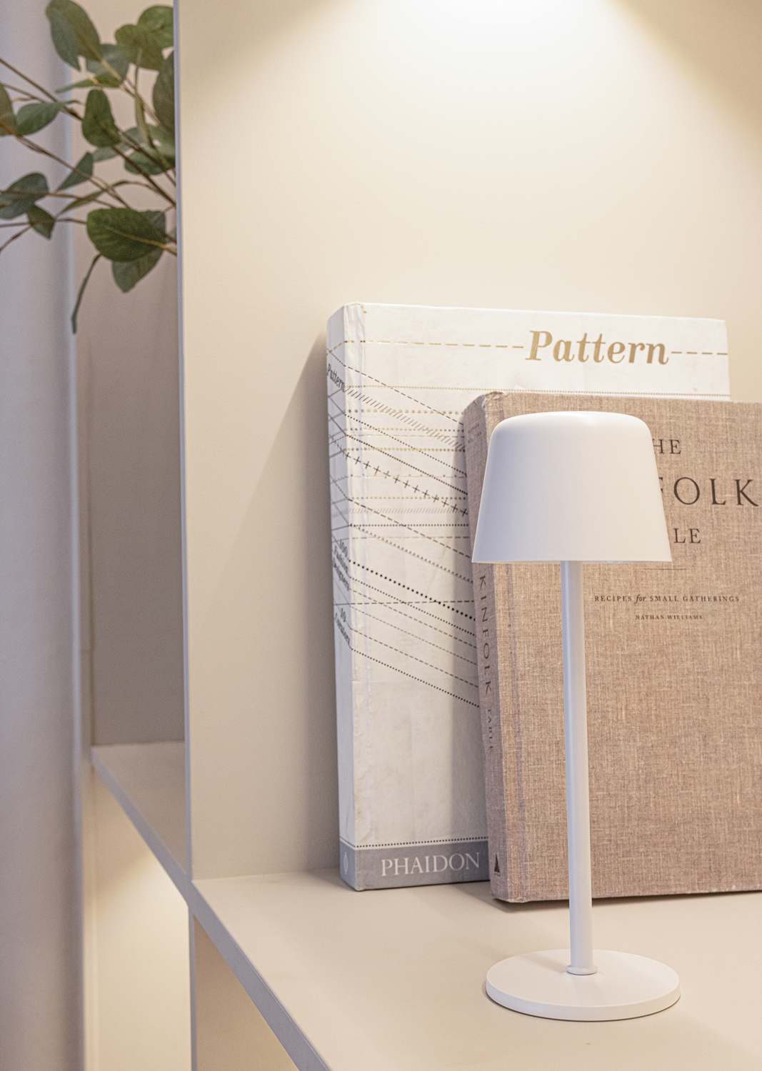 Настольная лампа Zenic из переработанного пластика RCS (Изображение 13)