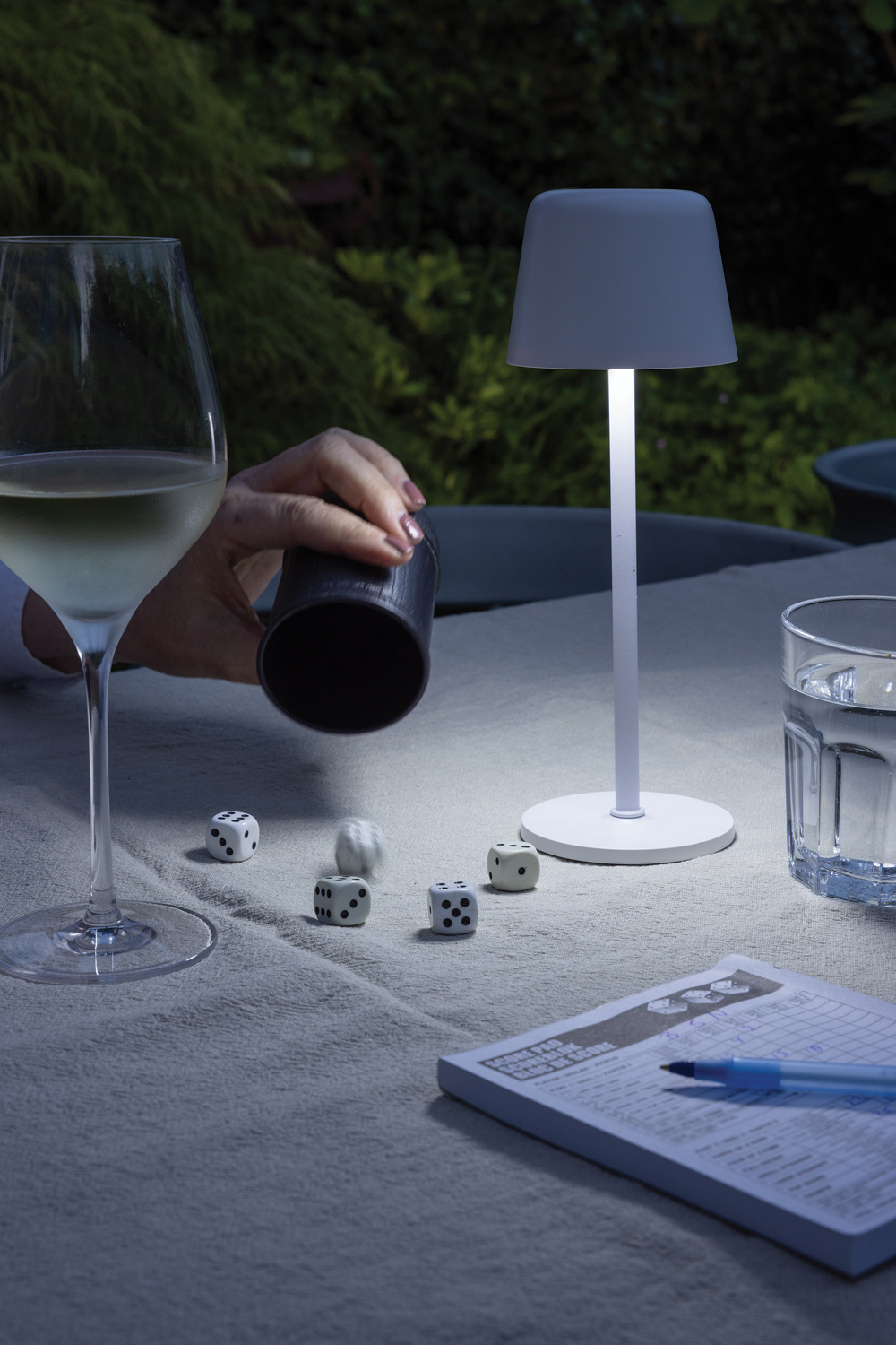 Настольная лампа Zenic из переработанного пластика RCS (Изображение 6)