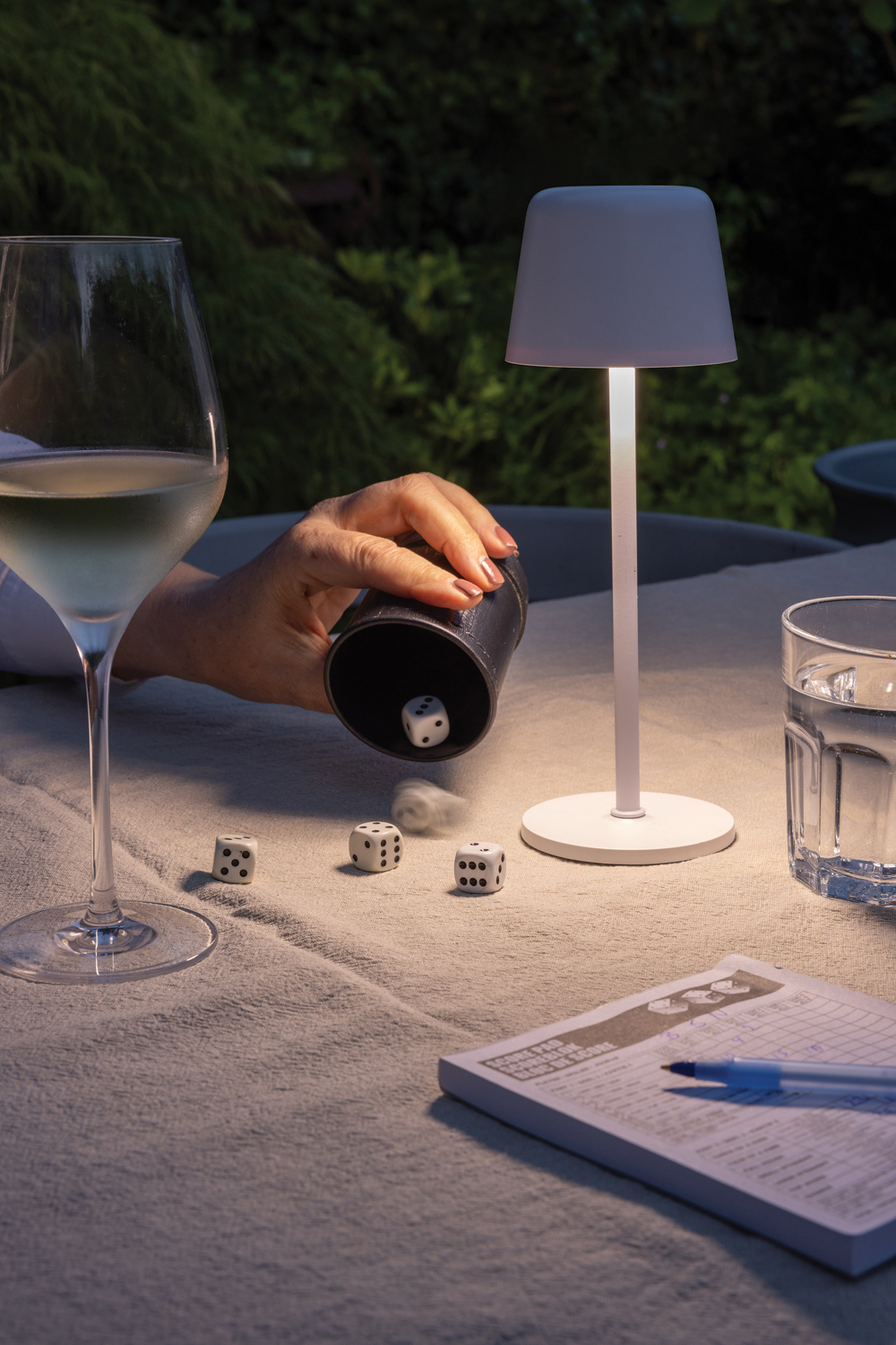 Настольная лампа Zenic из переработанного пластика RCS (Изображение 11)