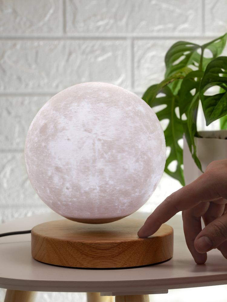 Левитирующая луна MoonFlight с пластиковой подставкой (Изображение 9)