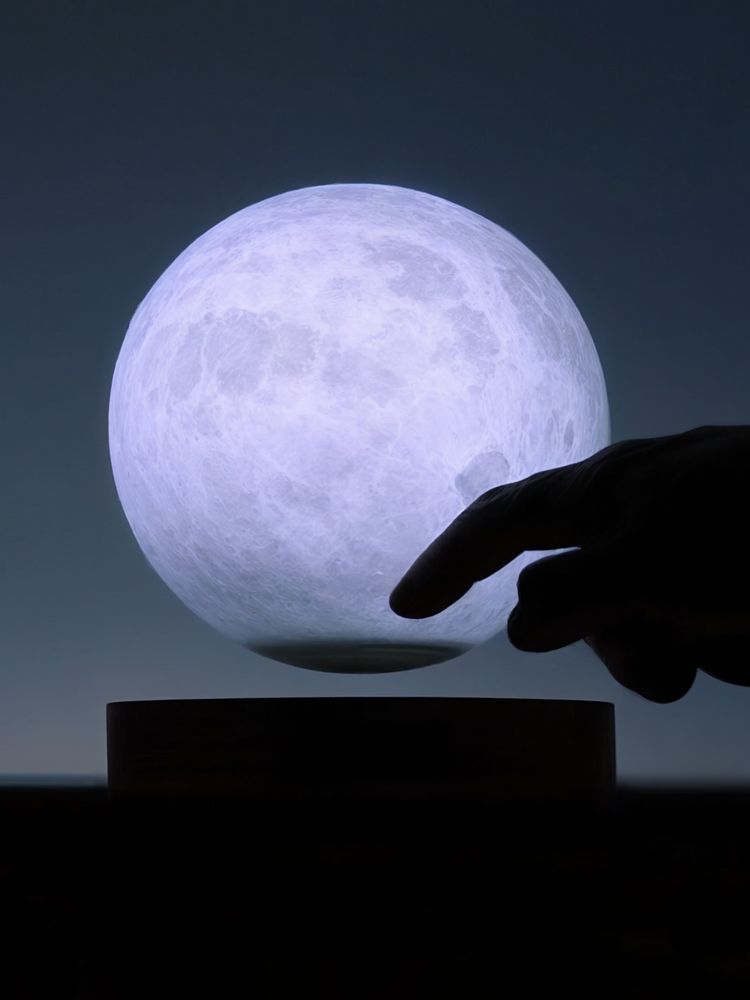 Левитирующая луна MoonFlight с пластиковой подставкой (Изображение 10)