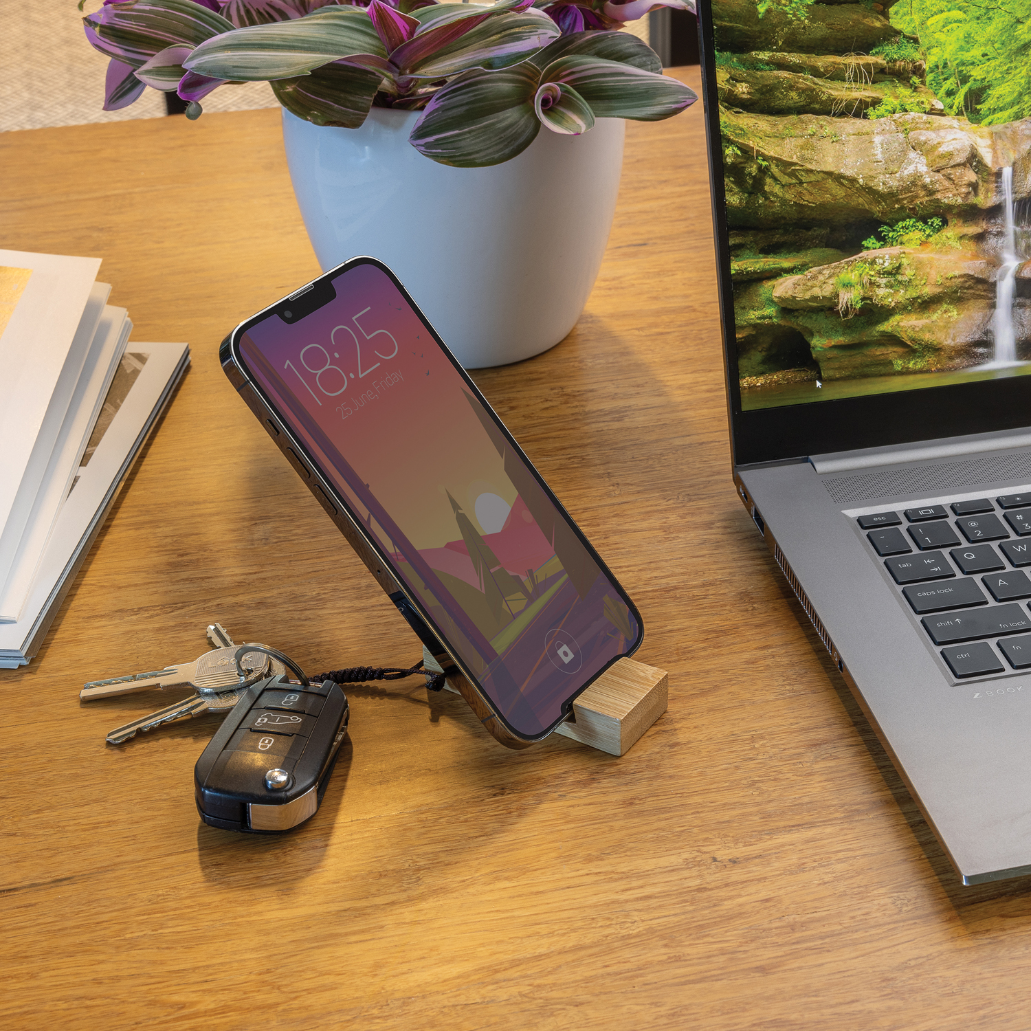 Бамбуковая мини-подставка для телефона Standkey с кольцом для ключей (Изображение 5)