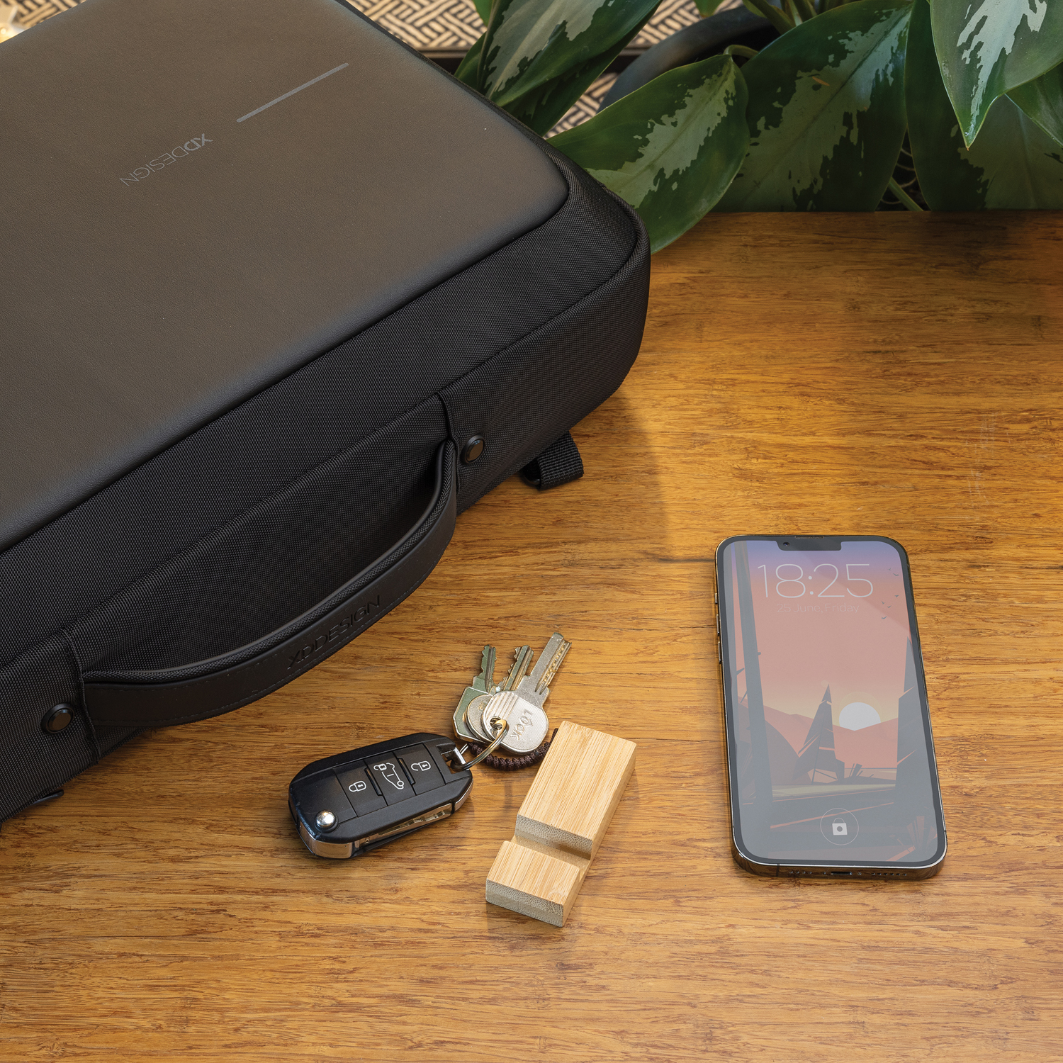 Бамбуковая мини-подставка для телефона Standkey с кольцом для ключей (Изображение 9)