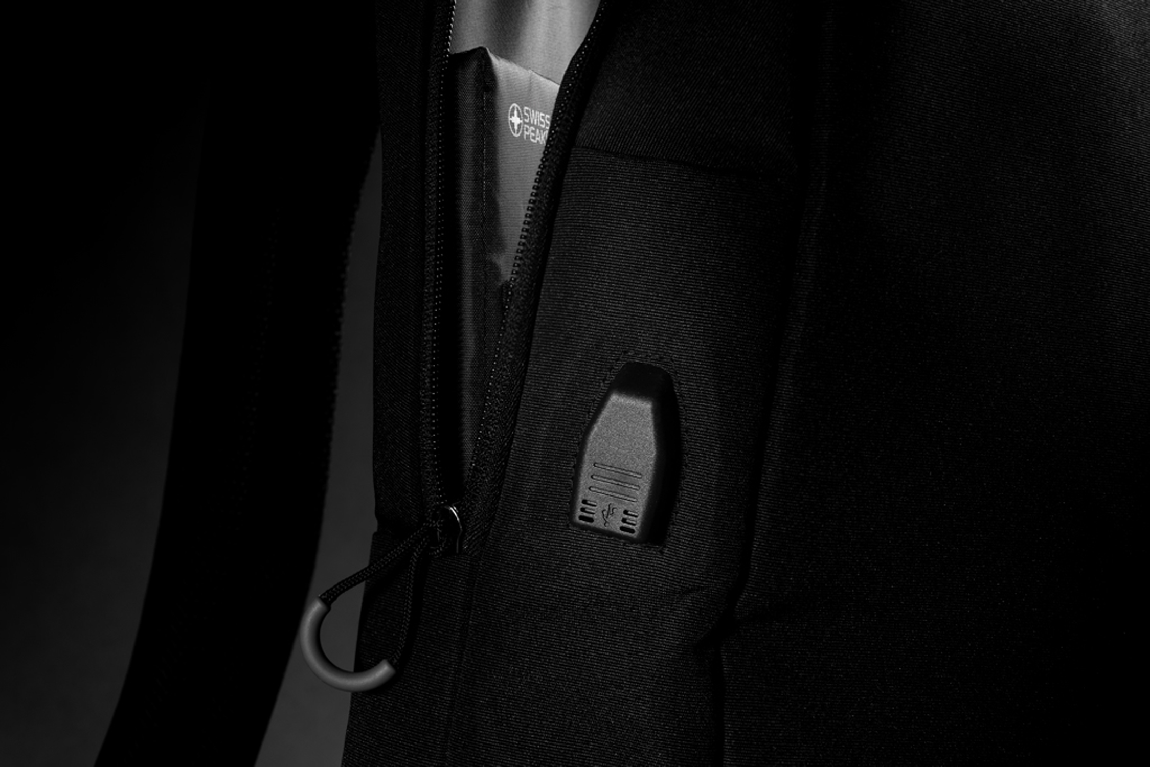 Рюкзак Swiss Peak с RFID-защитой и USB-A из rPET AWARE™, 15,6’’ (Изображение 12)