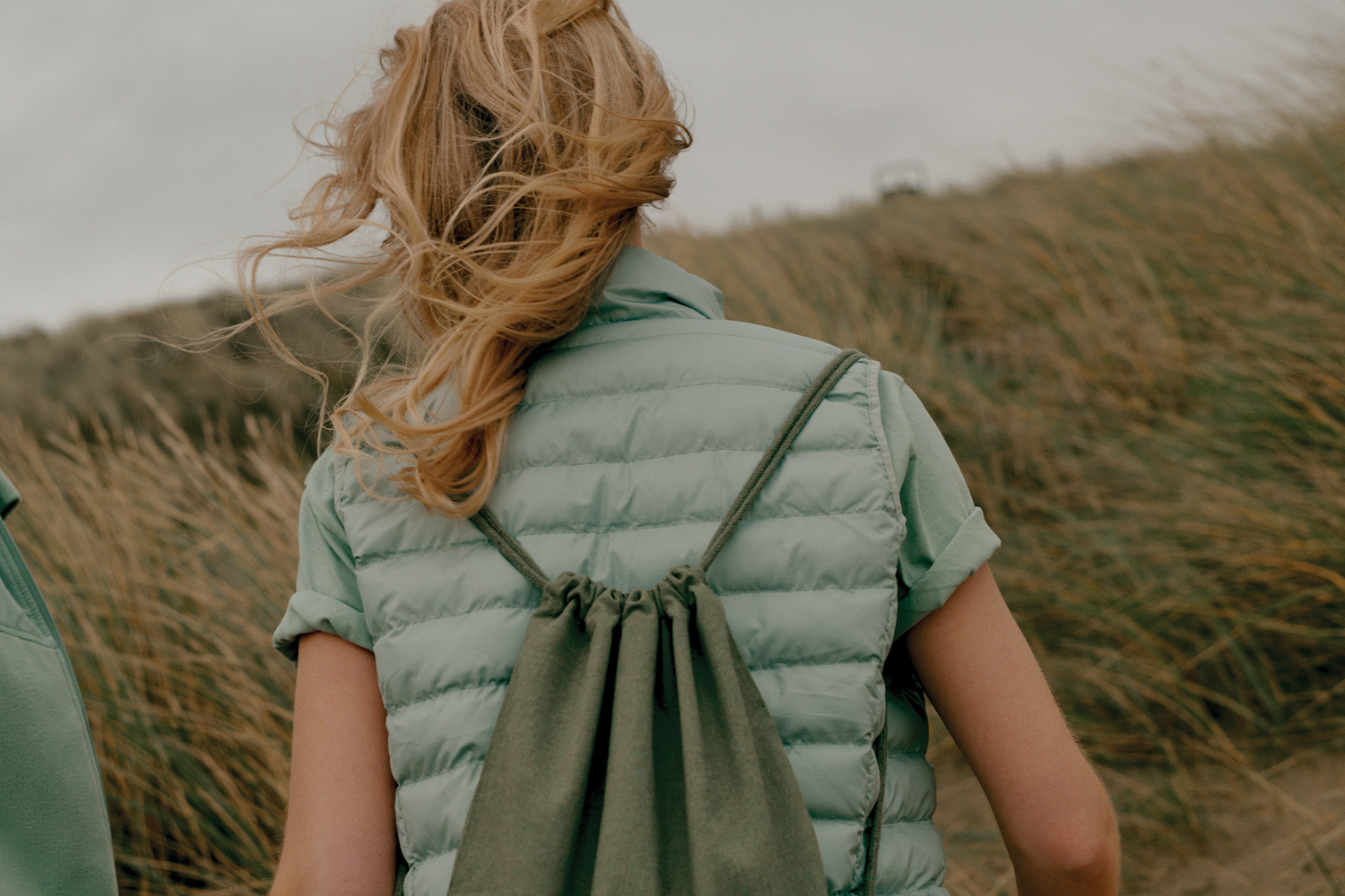 Женский стеганый жилет Iqoniq Meru из переработанного полиэстера AWARE™, 70 г/м² (Изображение 12)