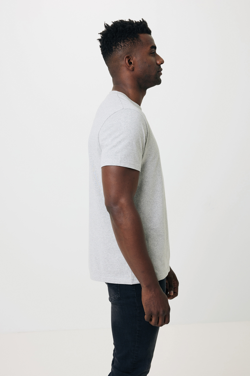 Футболка Iqoniq Manuel из переработанного неокрашенного хлопка, унисекс, 180 г/м² (Изображение 24)