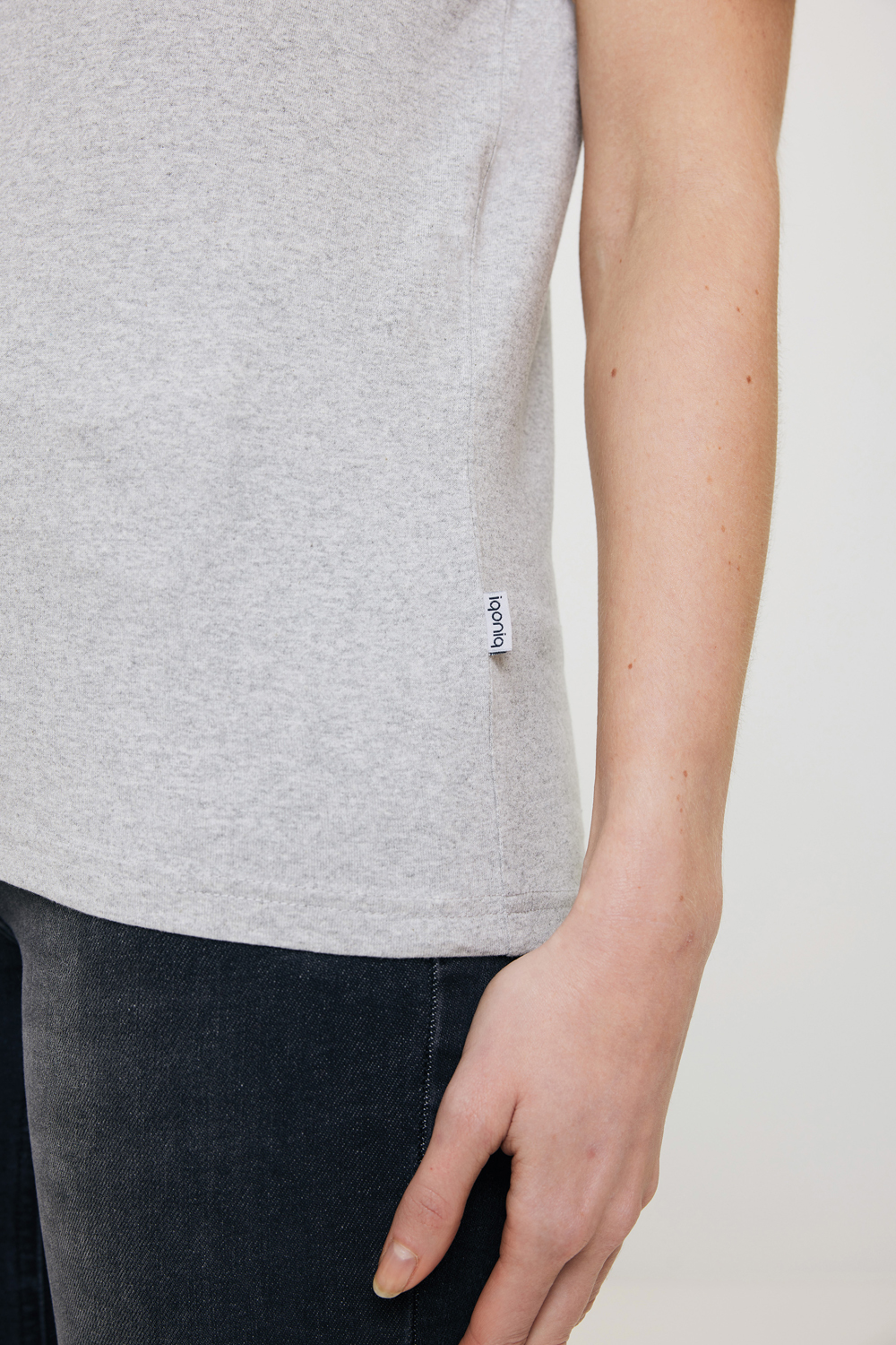 Футболка Iqoniq Manuel из переработанного неокрашенного хлопка, унисекс, 180 г/м² (Изображение 19)