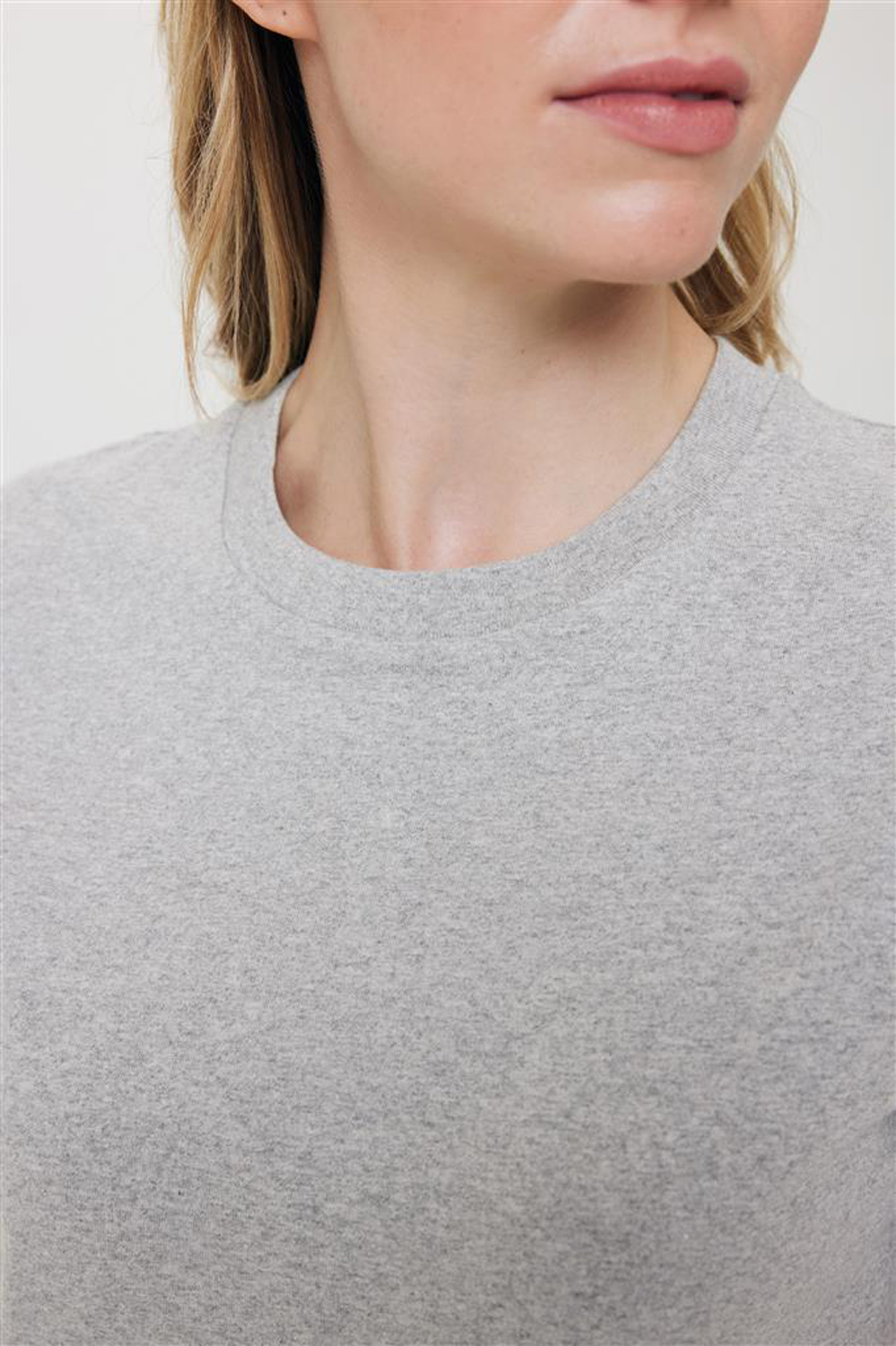 Футболка Iqoniq Manuel из переработанного неокрашенного хлопка, унисекс, 180 г/м² (Изображение 14)