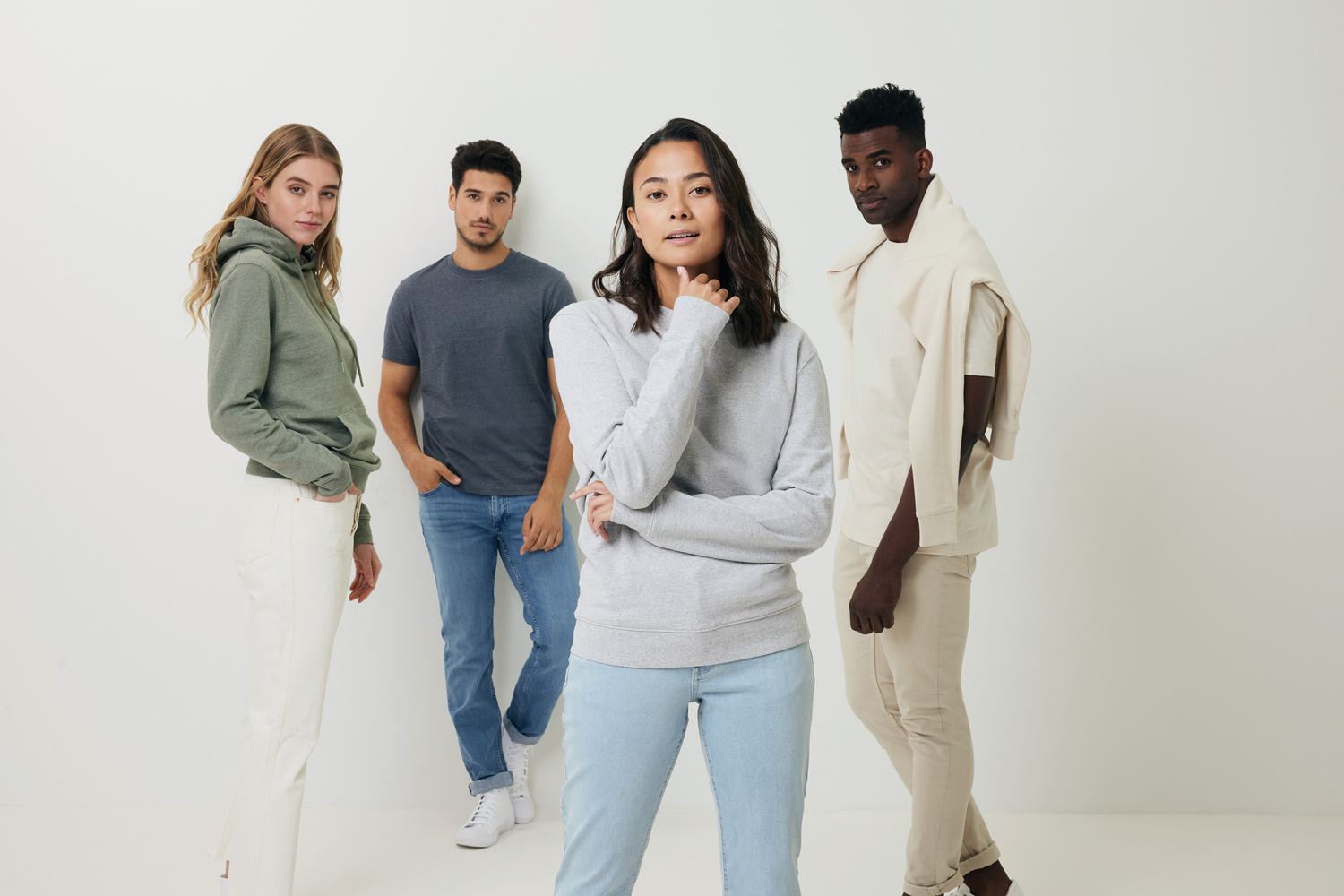 Футболка Iqoniq Manuel из переработанного неокрашенного хлопка, унисекс, 180 г/м² (Изображение 4)