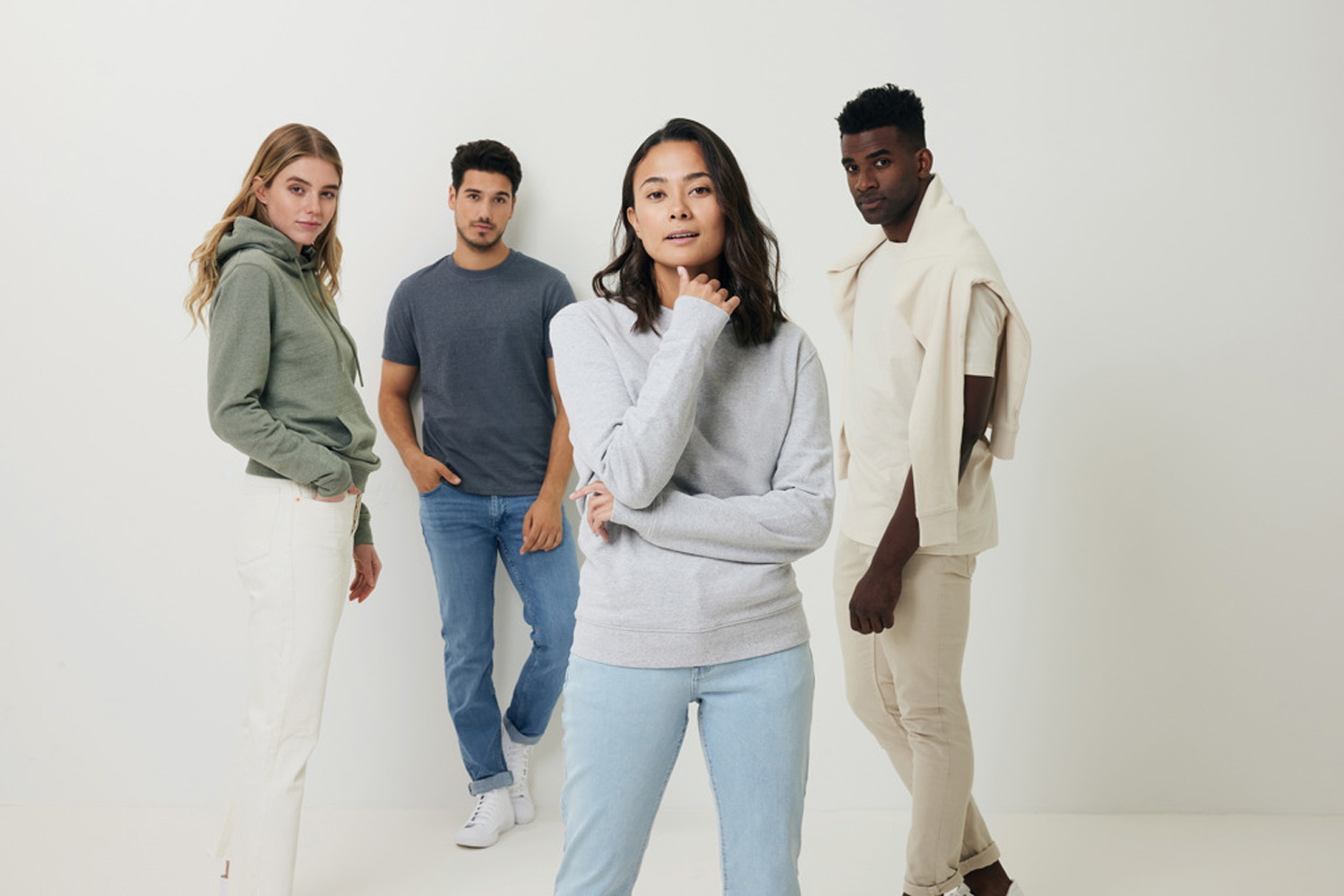 Футболка Iqoniq Manuel из переработанного неокрашенного хлопка, унисекс, 180 г/м² (Изображение 4)