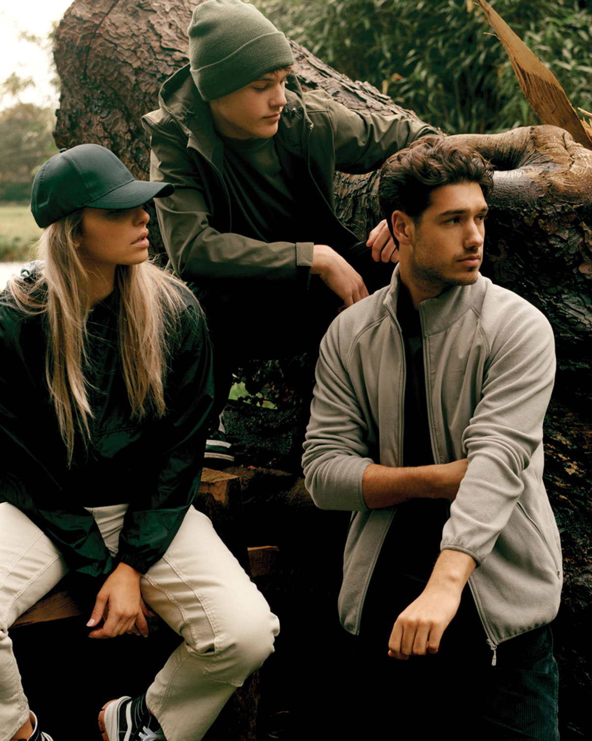 Ветровка Iqoniq Logan из переработанного полиэстера AWARE™, унисекс, 70 г/м² (Изображение 7)