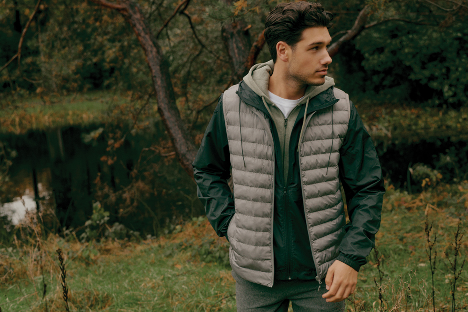 Ветровка Iqoniq Logan из переработанного полиэстера AWARE™, унисекс, 70 г/м² (Изображение 11)