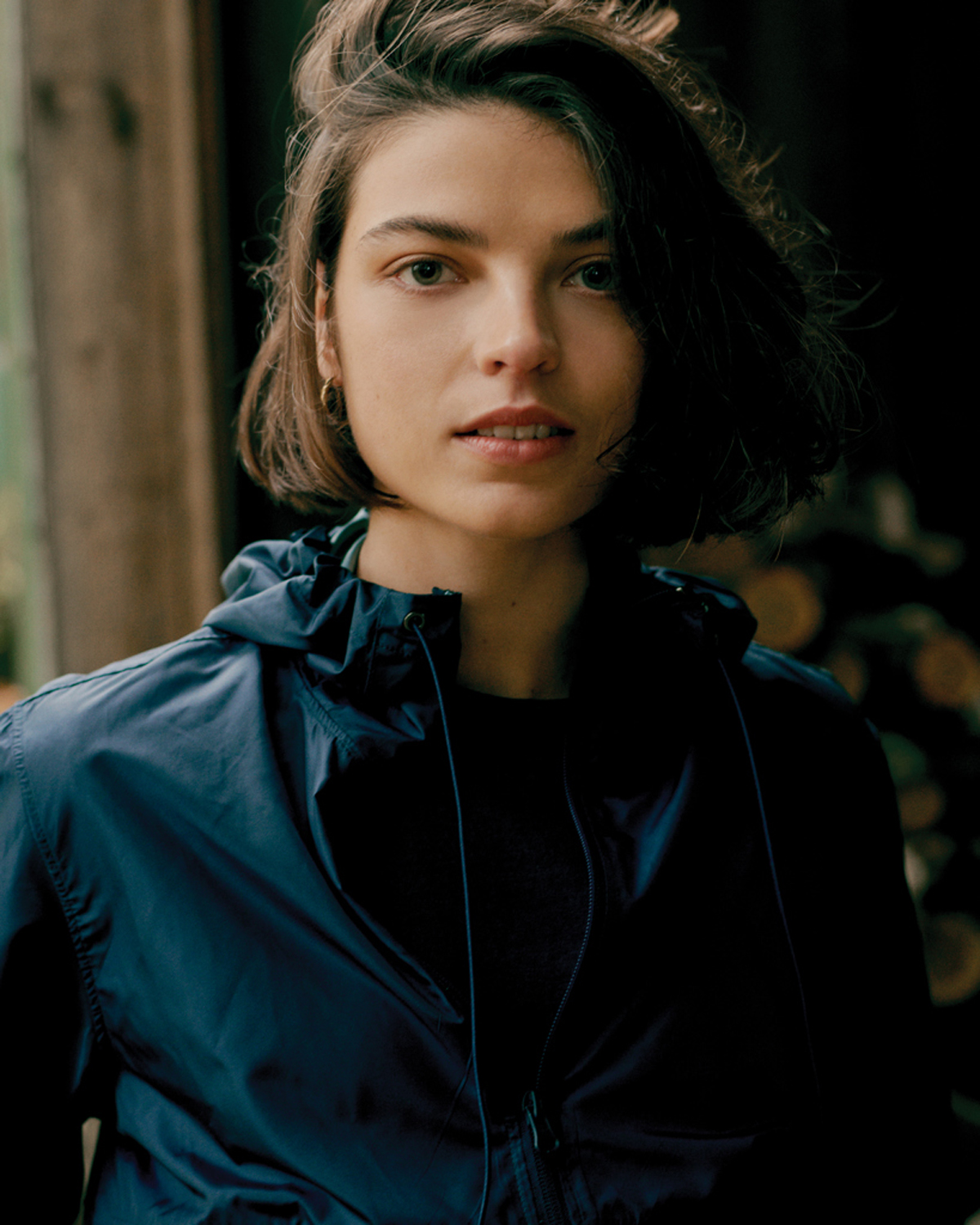 Ветровка Iqoniq Logan из переработанного полиэстера AWARE™, унисекс, 70 г/м² (Изображение 12)