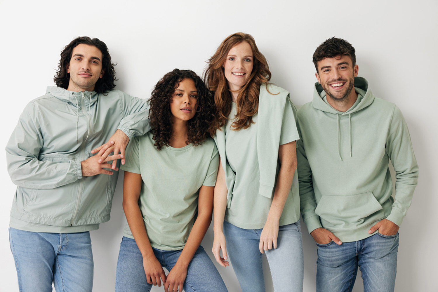 Ветровка Iqoniq Logan из переработанного полиэстера AWARE™, унисекс, 70 г/м² (Изображение 7)