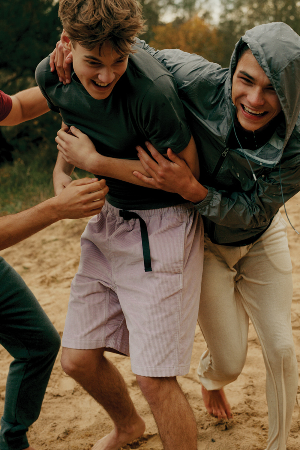 Ветровка Iqoniq Logan из переработанного полиэстера AWARE™, унисекс, 70 г/м² (Изображение 1)