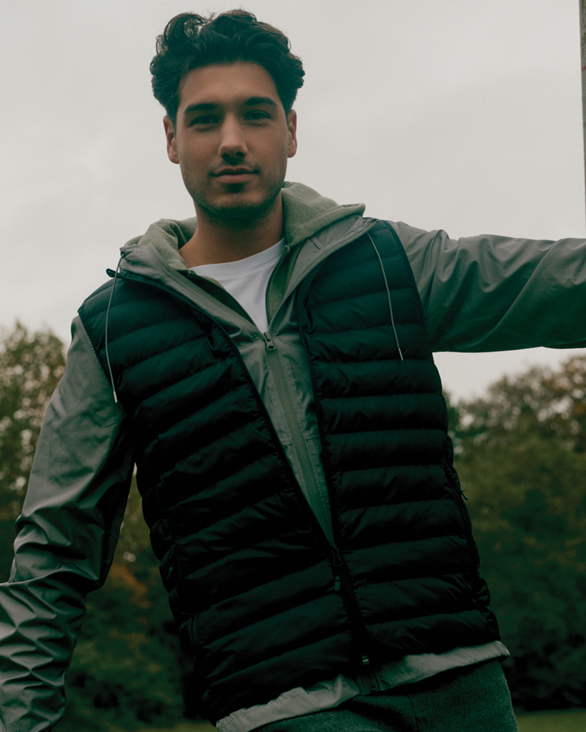 Ветровка Iqoniq Logan из переработанного полиэстера AWARE™, унисекс, 70 г/м² (Изображение 5)