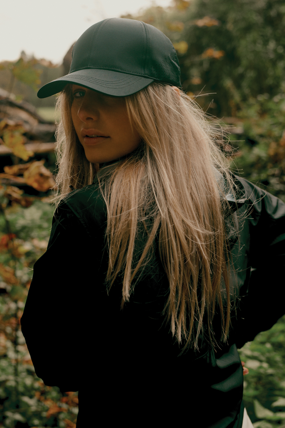 Ветровка Iqoniq Logan из переработанного полиэстера AWARE™, унисекс, 70 г/м² (Изображение 11)