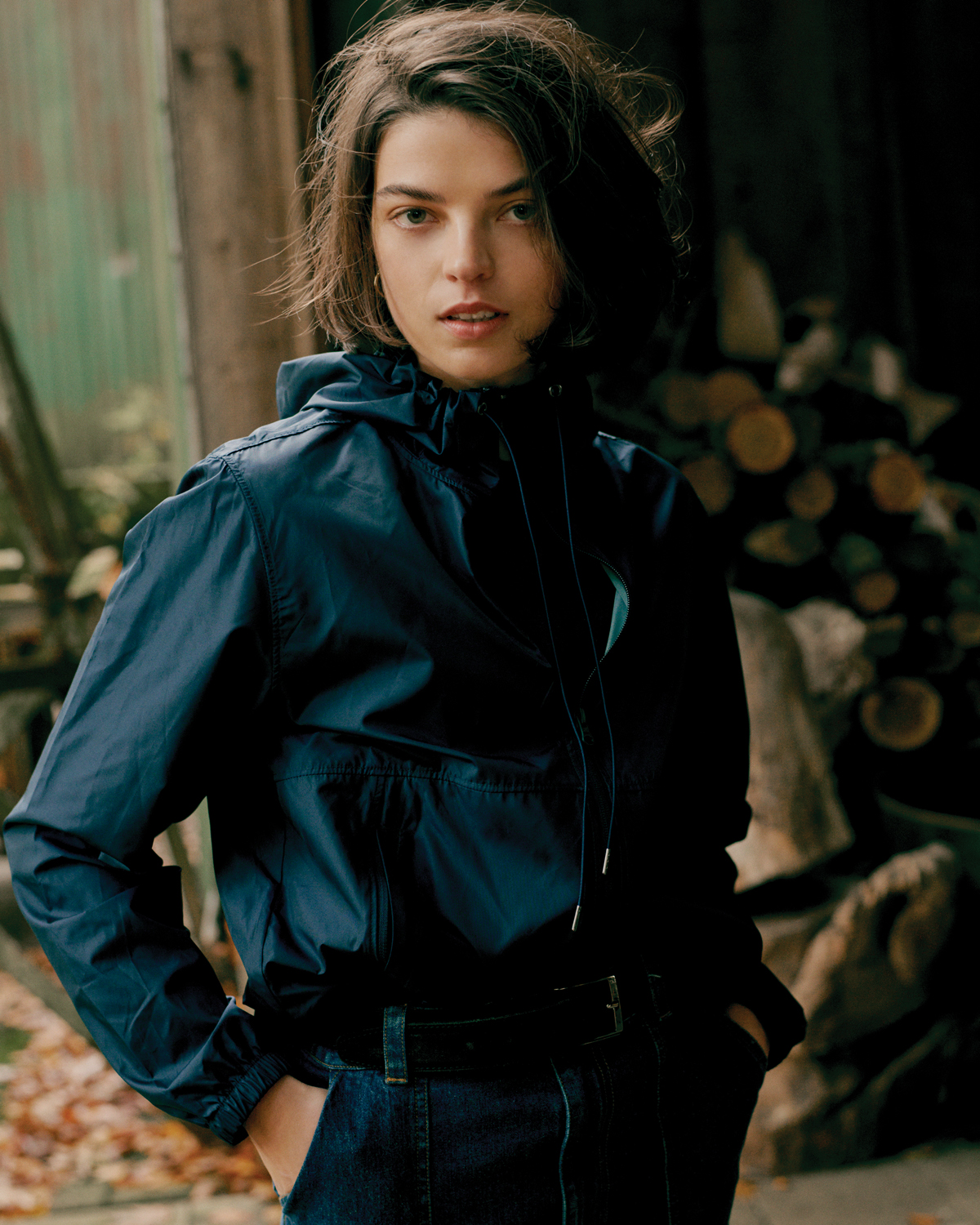 Ветровка Iqoniq Logan из переработанного полиэстера AWARE™, унисекс, 70 г/м² (Изображение 7)