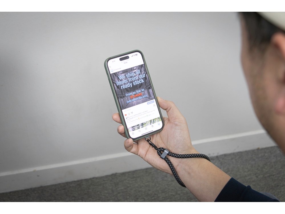 Ремешок-держатель для телефона с зарядным кабелем USB-C - USB-C Lany Wristband Charge Eco, серый (Изображение 22)