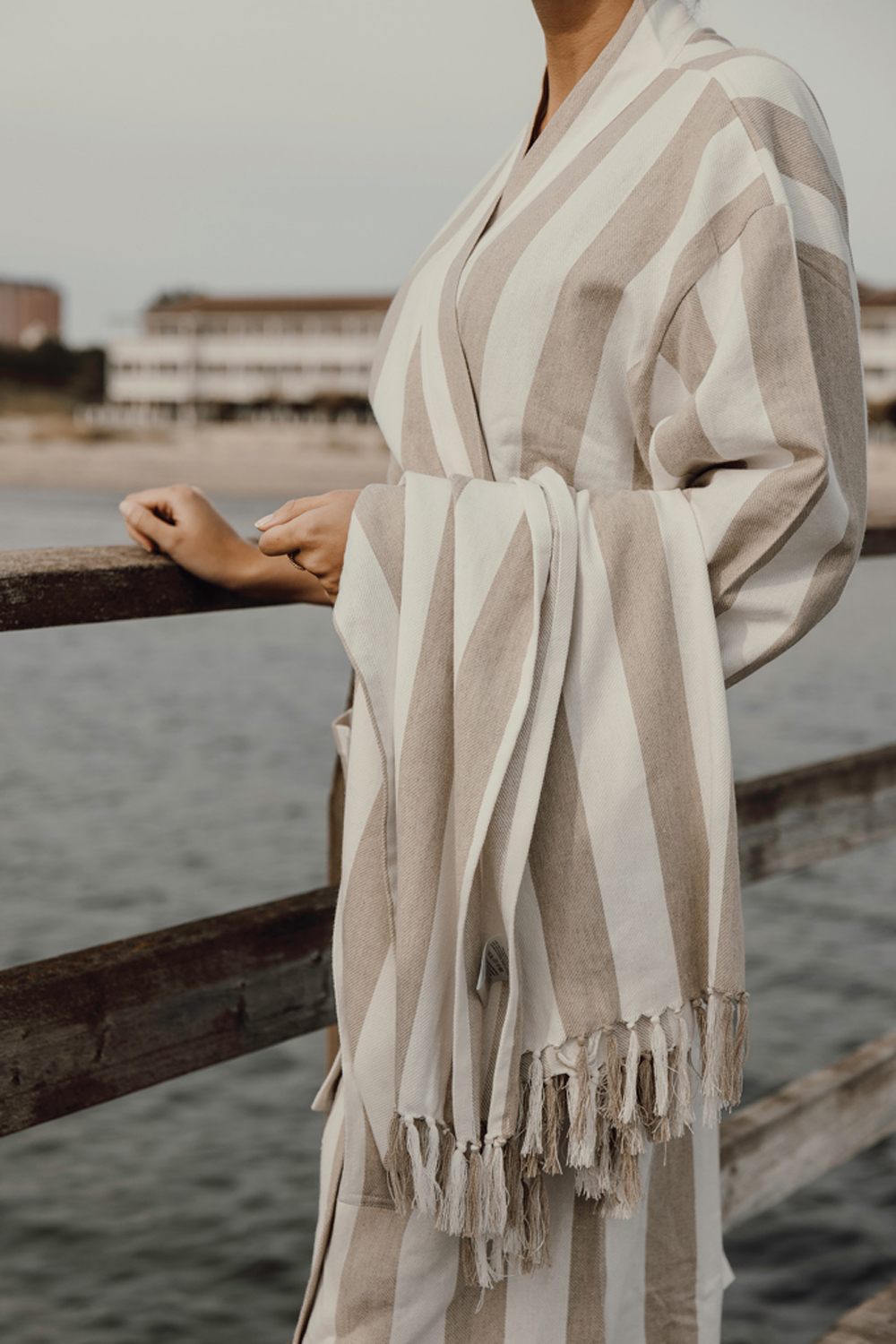 Халат VINGA Ornos из переработанного хлопка GRS, L/XL (Изображение 8)