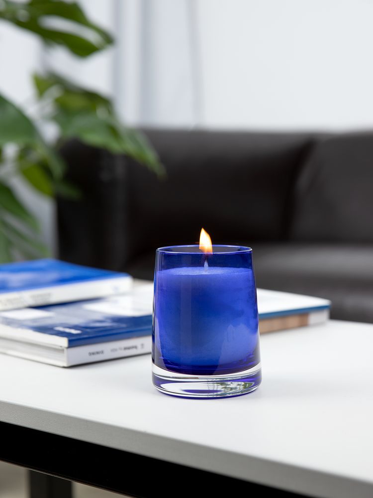 Ароматическая свеча Fragnola, пряная древесина и кардамон, темно-синяя (Изображение 5)