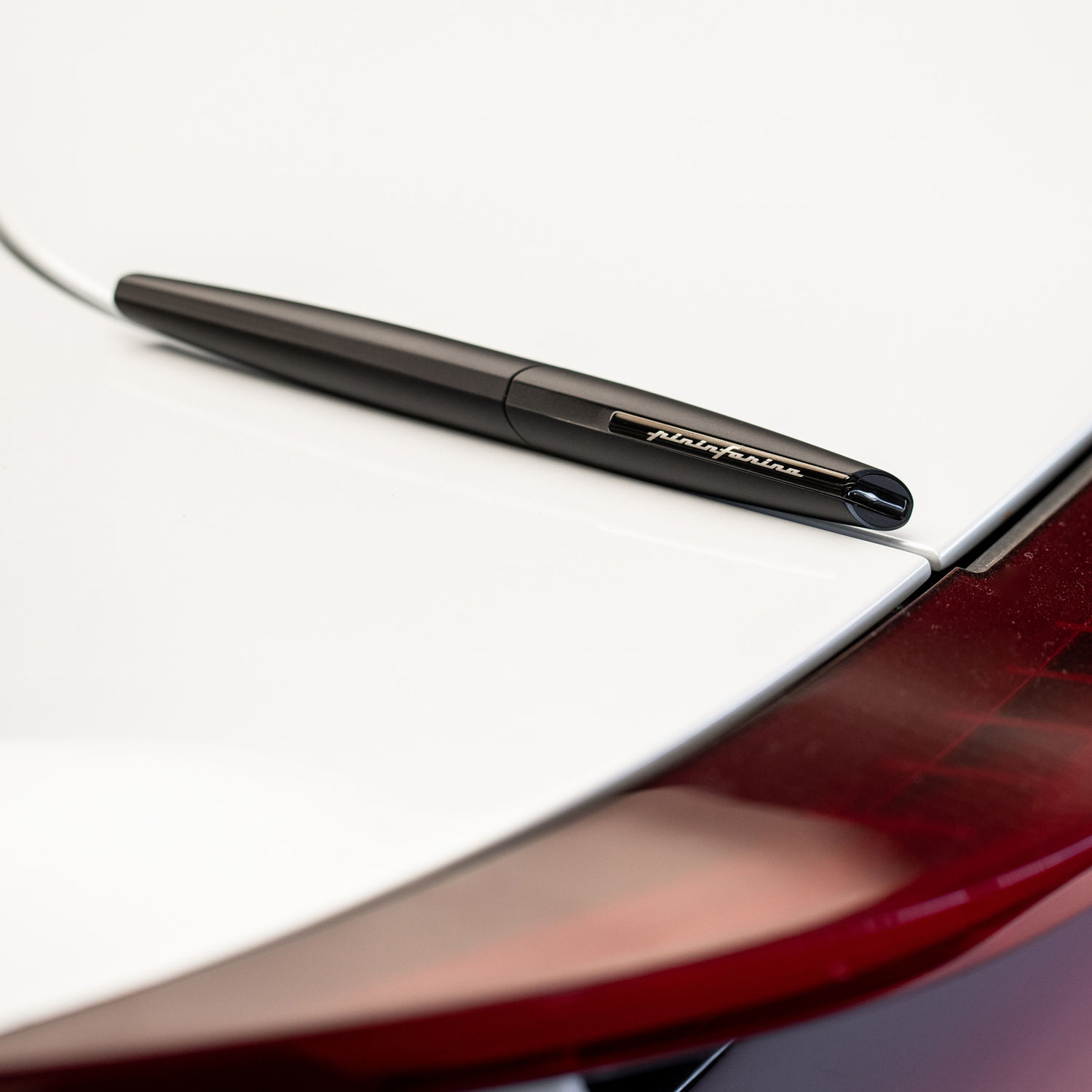 Роллер PININFARINA PF Two BLACK (Изображение 6)