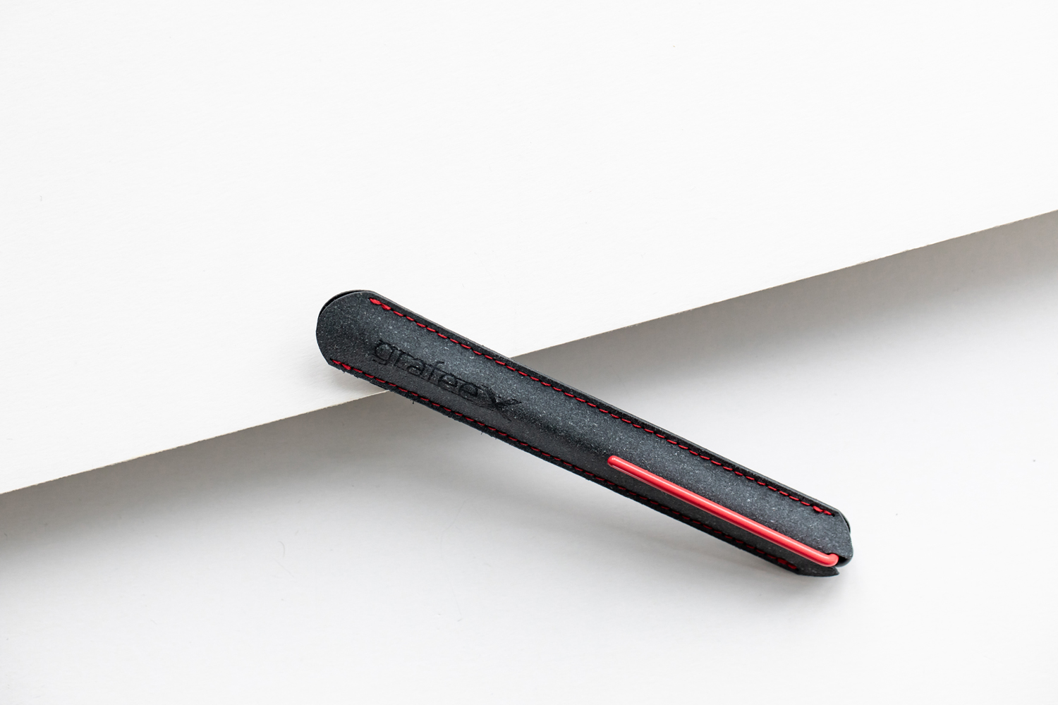 Карандаш GrafeeX с красным клипом в чехле (Изображение 10)