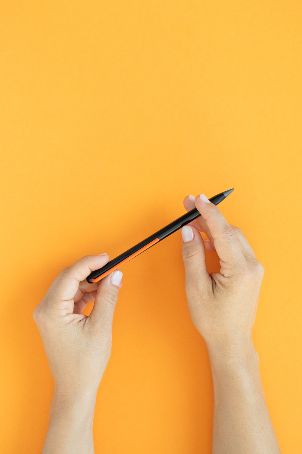 Карандаш GrafeeX с оранжевым клипом в чехле (Изображение 1)