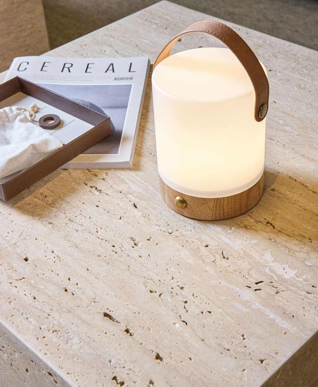 Лампа VINGA Narni из переработанного ABS RCS (Изображение 3)