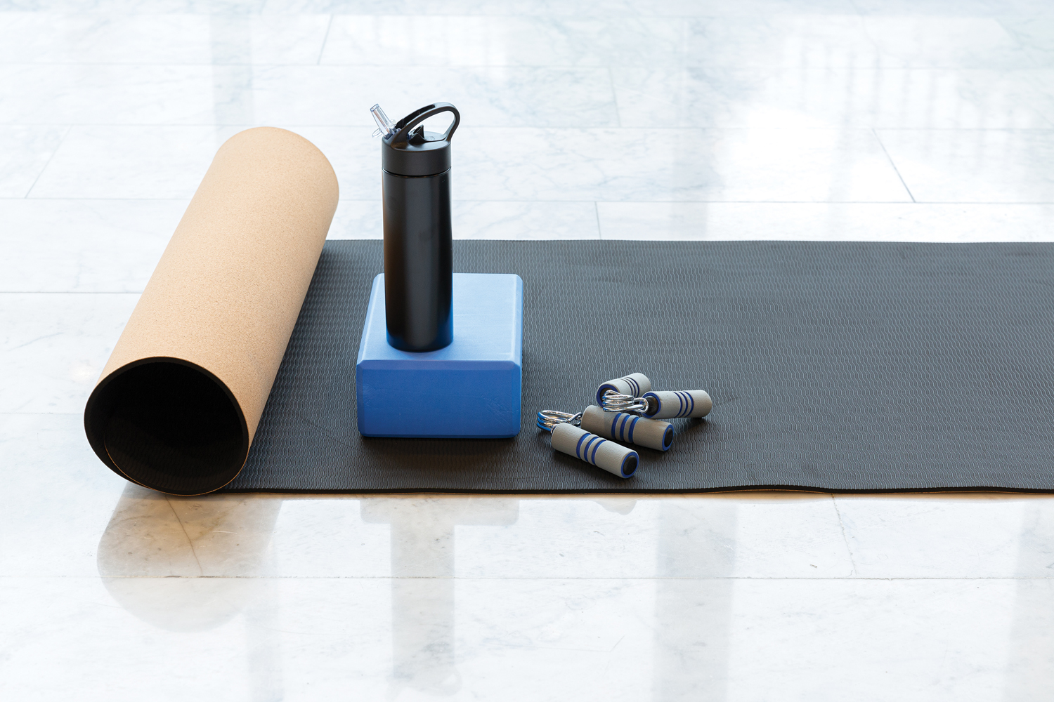 Спортивная бутылка для воды с трубочкой, 500 мл, черный (Изображение 5)