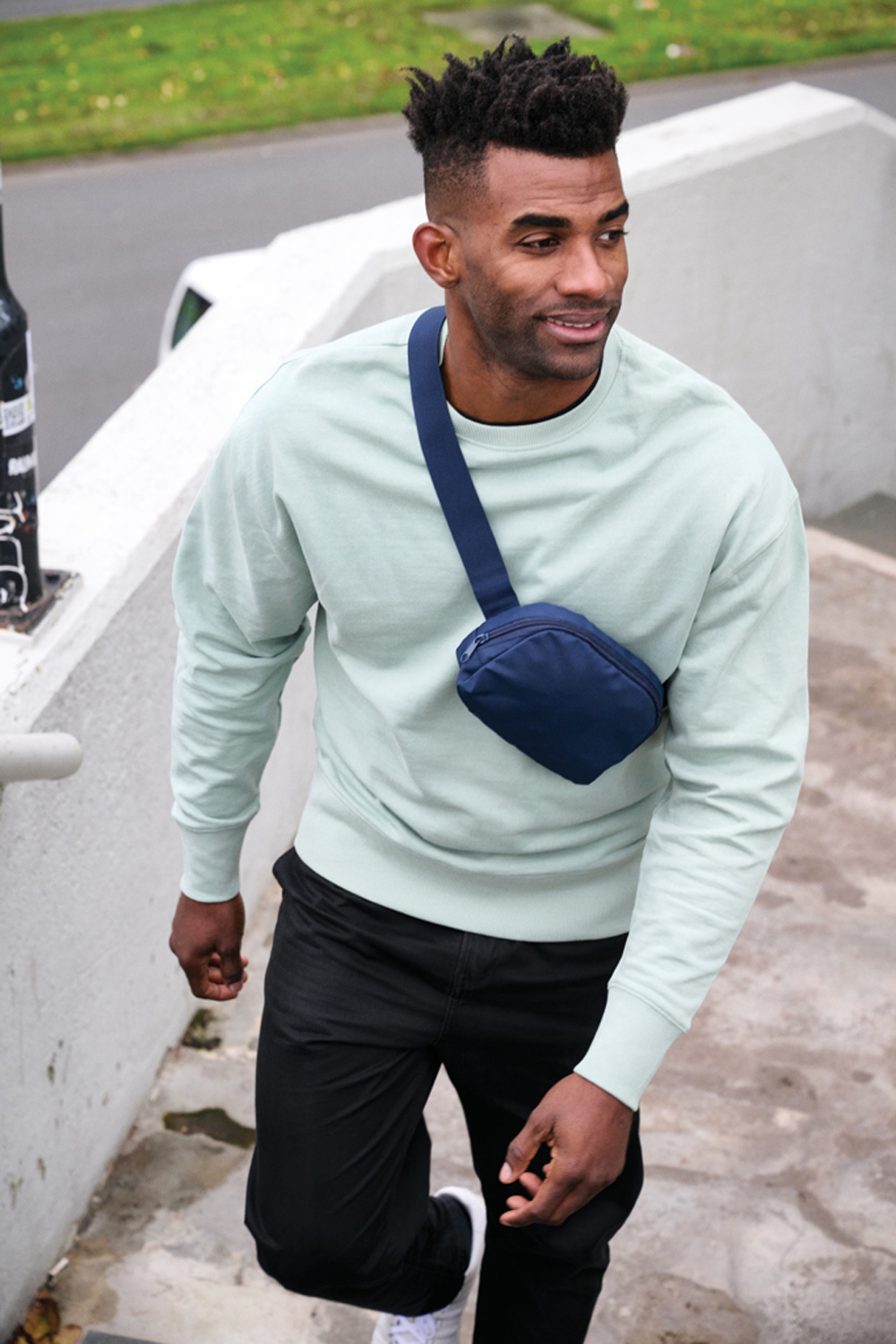 Поясная сумка Aero из rPET Aware™ (Изображение 8)