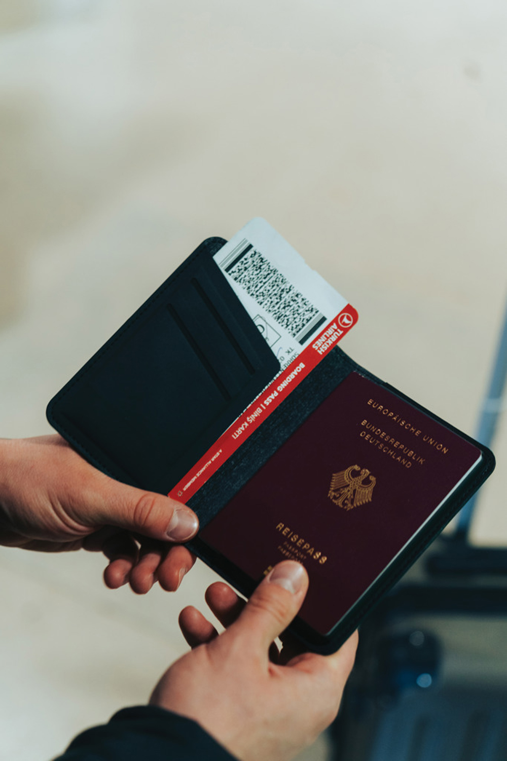 Обложка для паспорта Travelfinder с технологией Find My (Изображение 11)