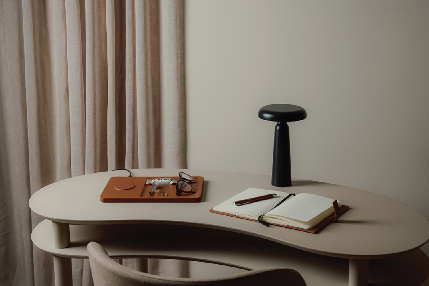 Настольная лампа VINGA Avery RCS (Изображение 8)