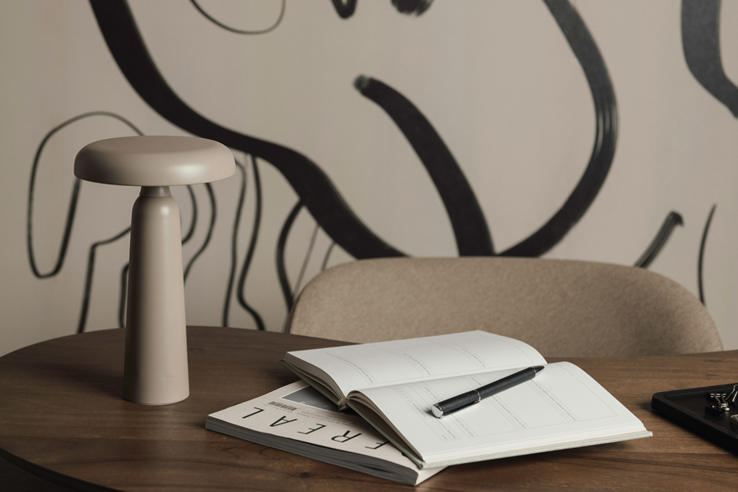 Настольная лампа VINGA Avery RCS (Изображение 5)